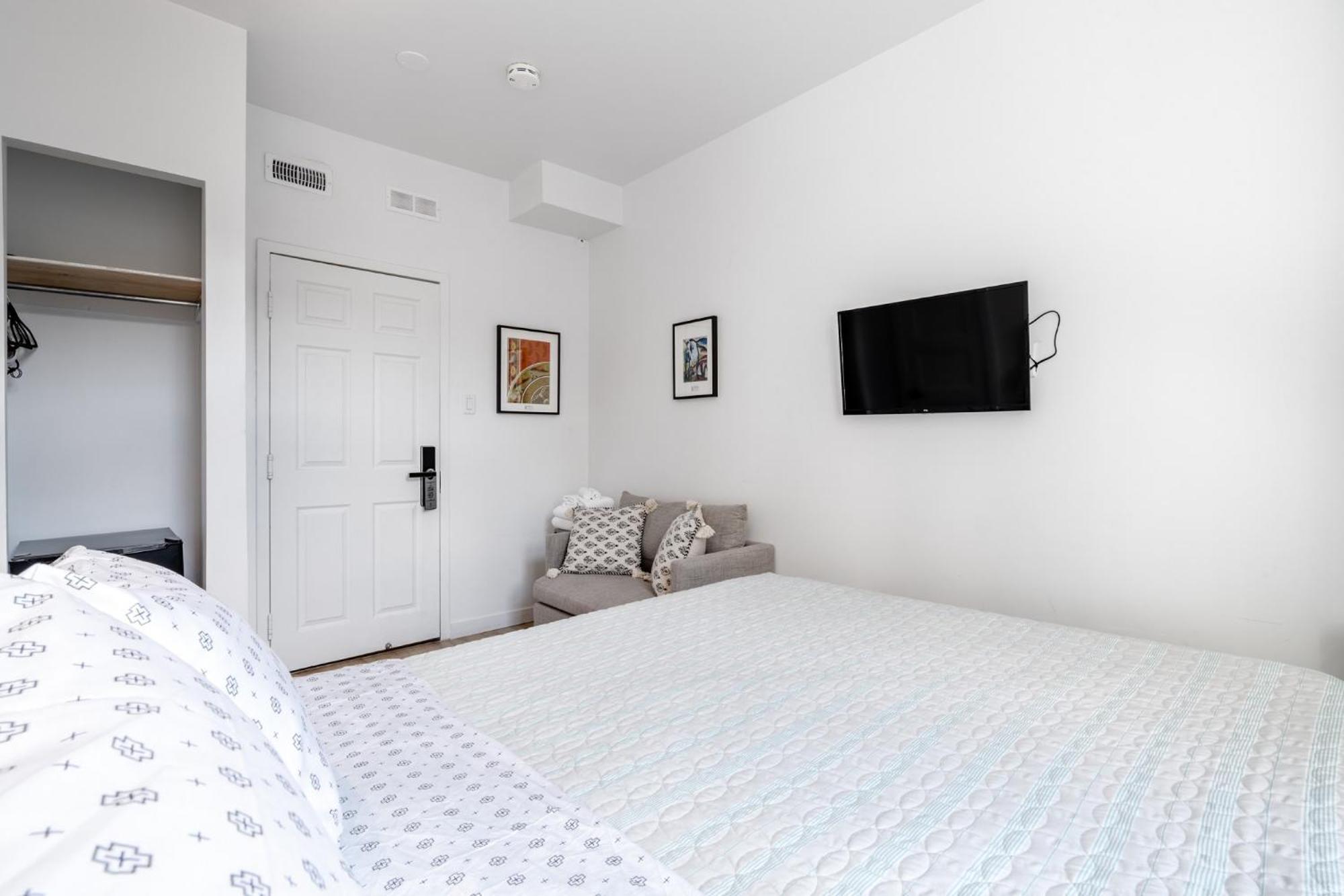 Double Room Private Bathroom