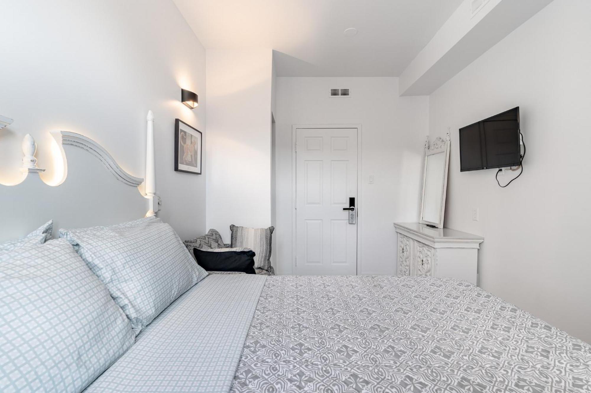 Double Room Private Bathroom