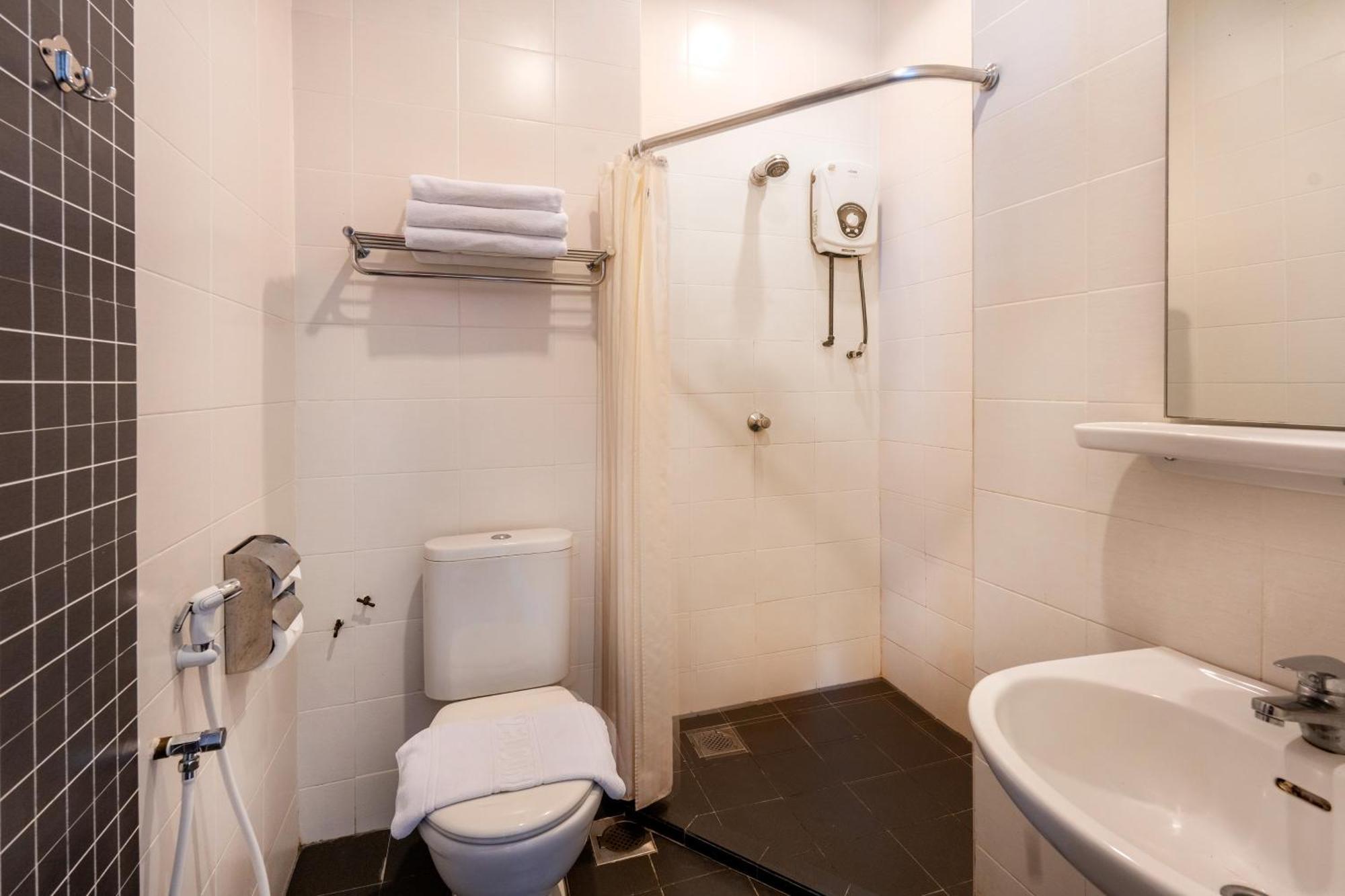 Standard Queen Room