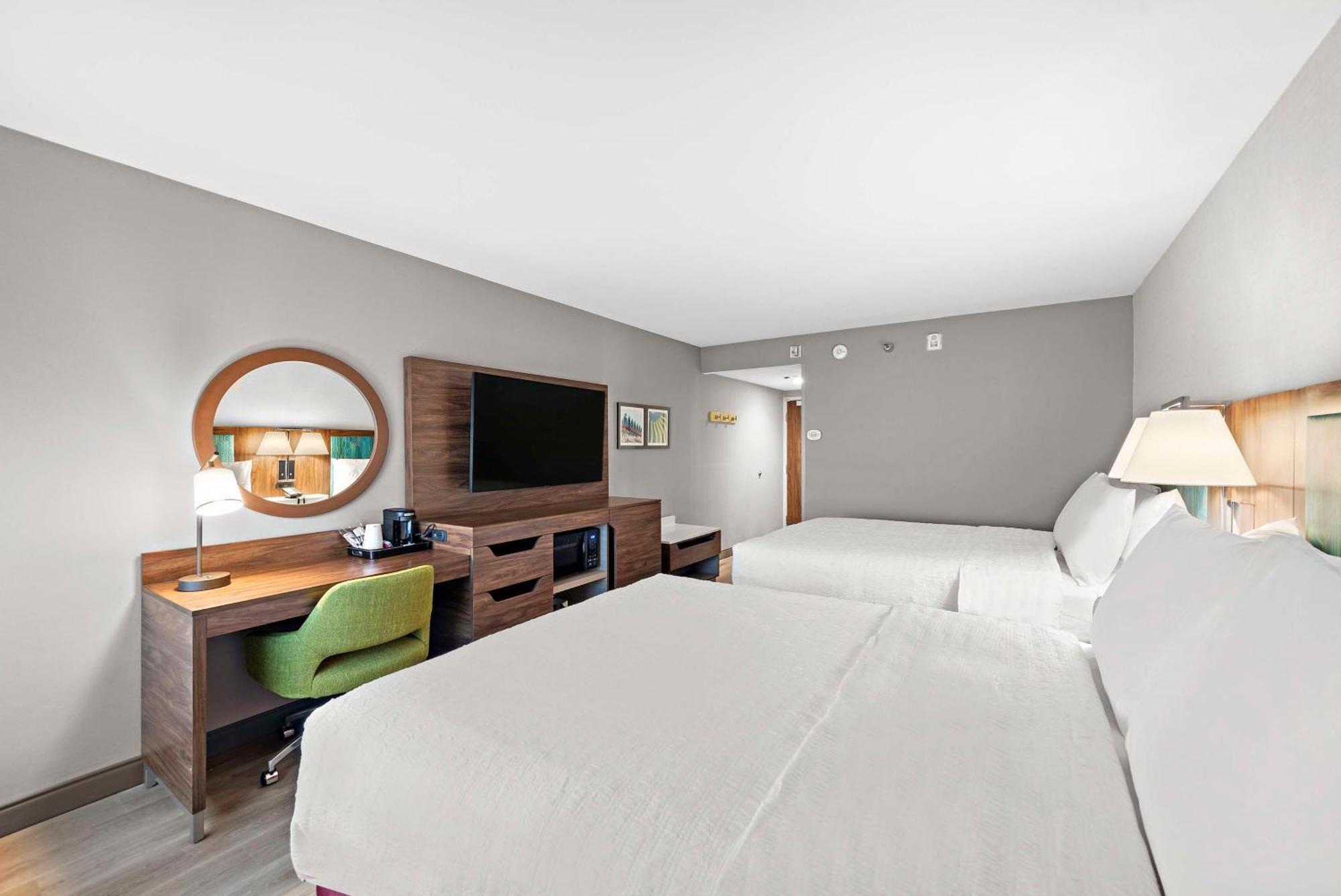 Queen Room with Two Queen Beds,1705669466:JPEG