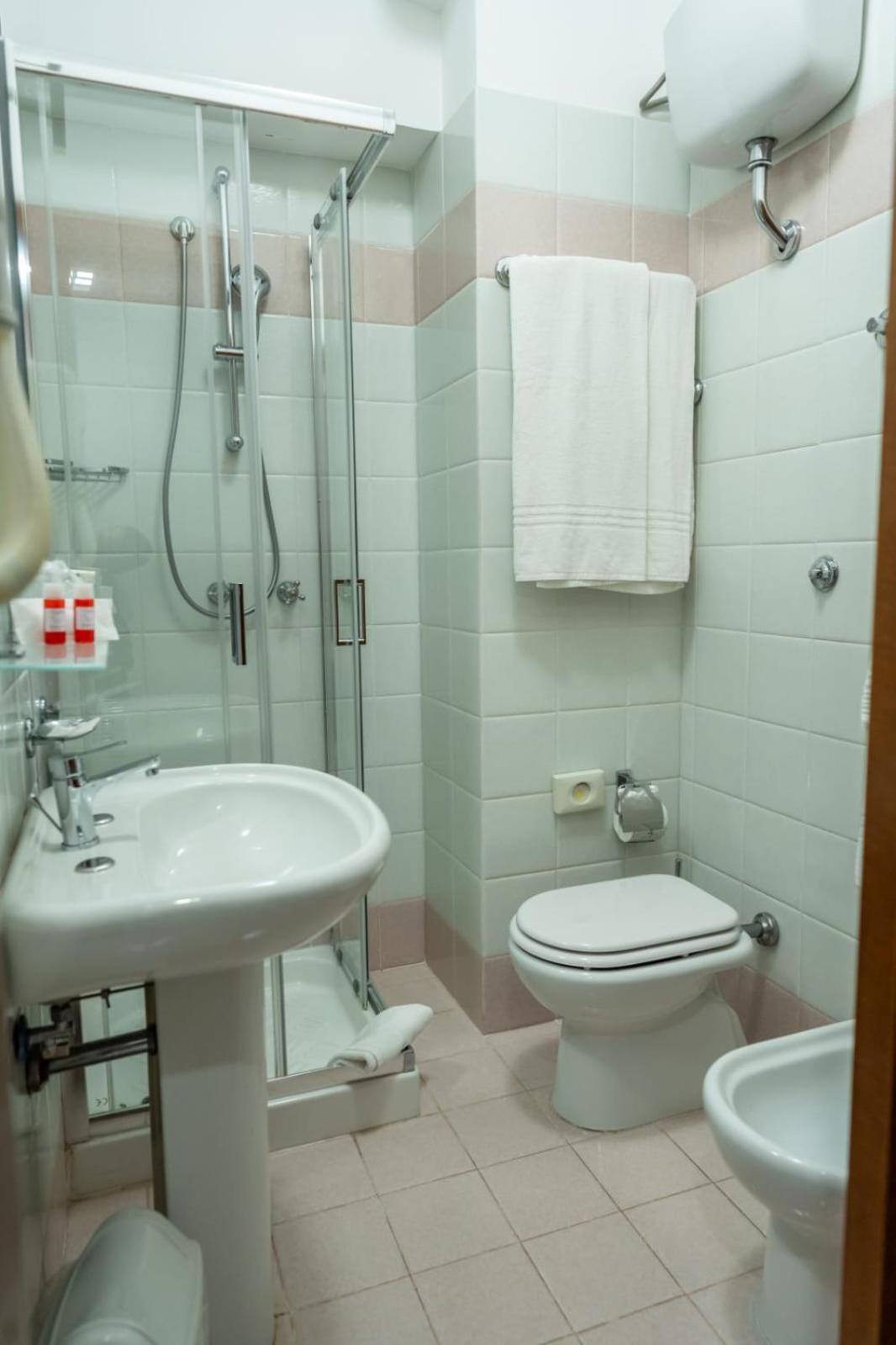 Standard Double Room,1537759579:JPEG