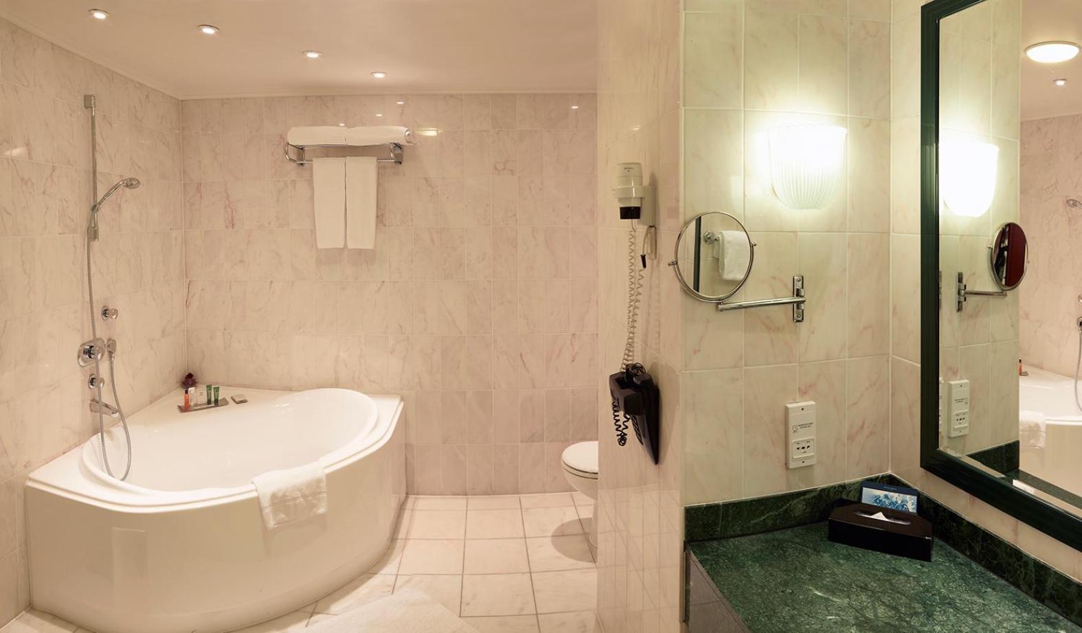 Ambassador Suite met Kingsize Bed