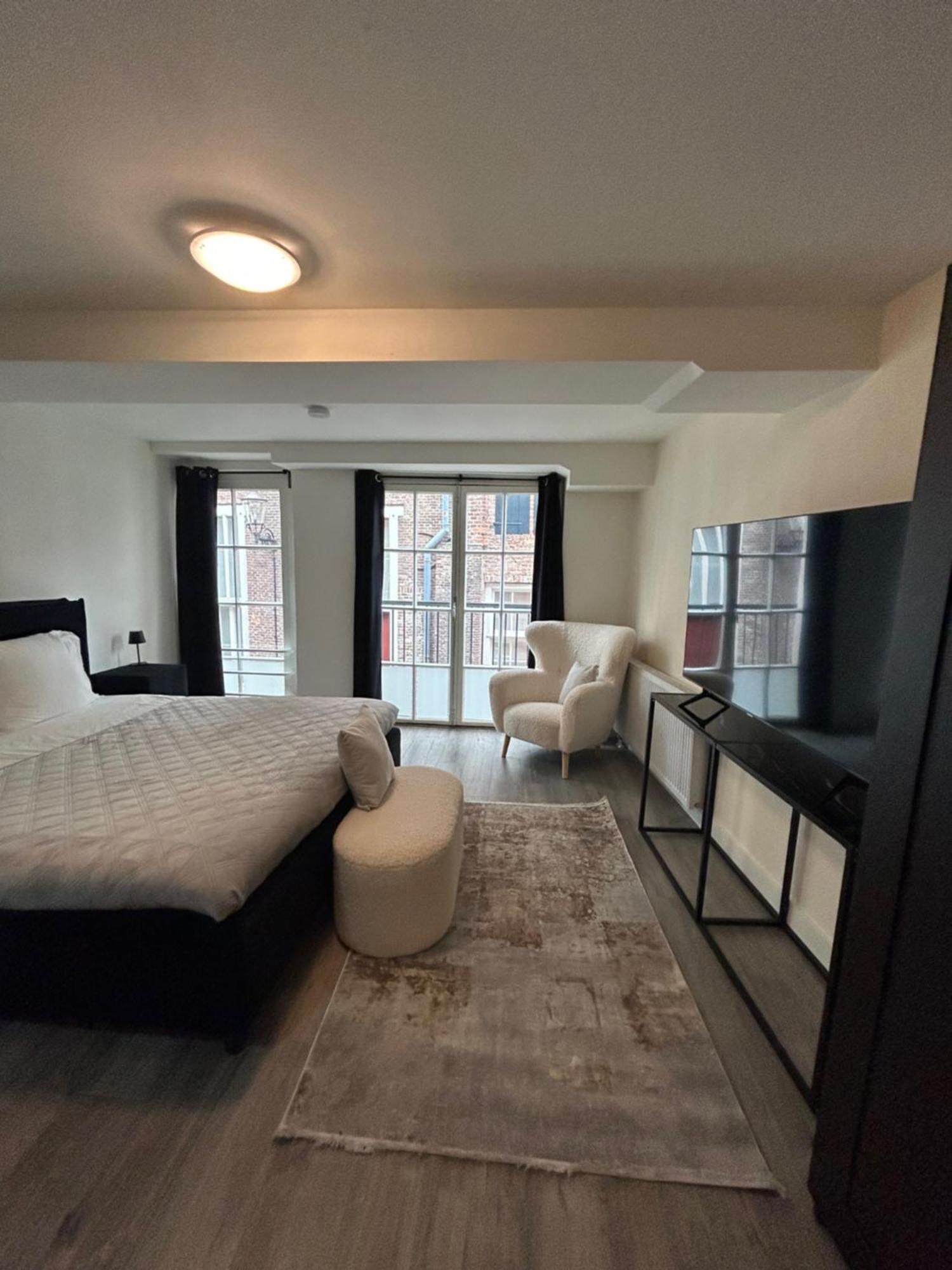 Double Room,1542431551:JPEG