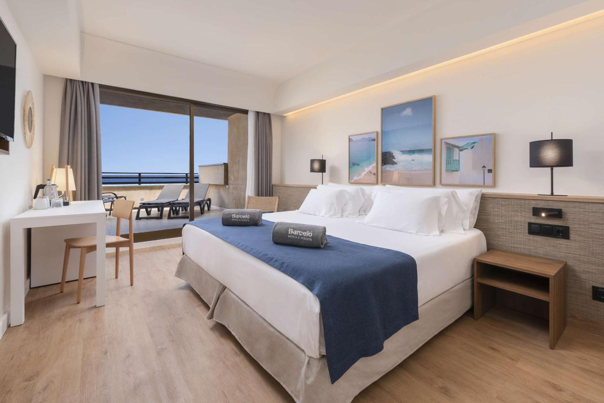 Double or Twin Room Sea View