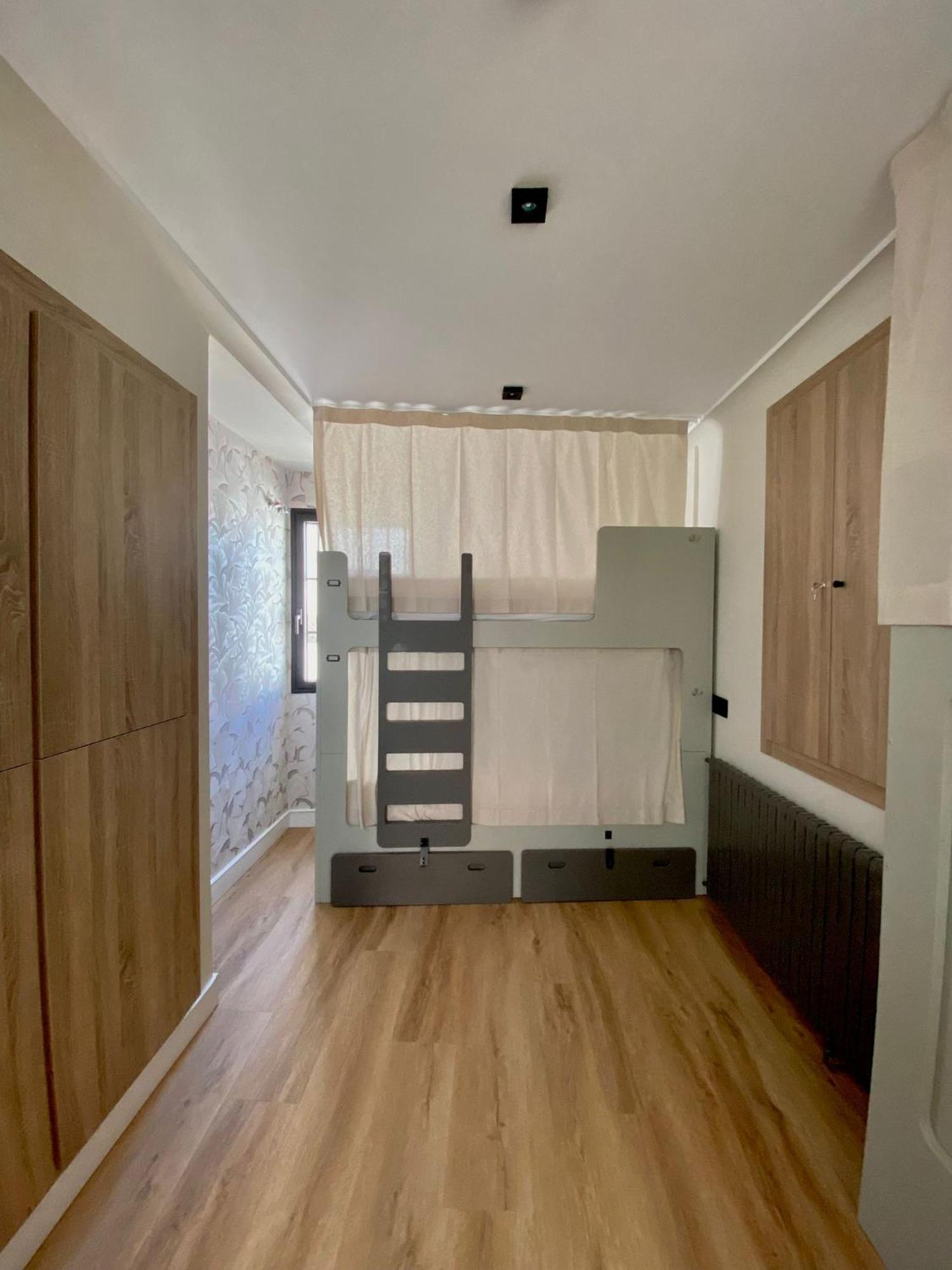 Bed 4-Bed Mixed Superior Dormitory Room private Bathroom