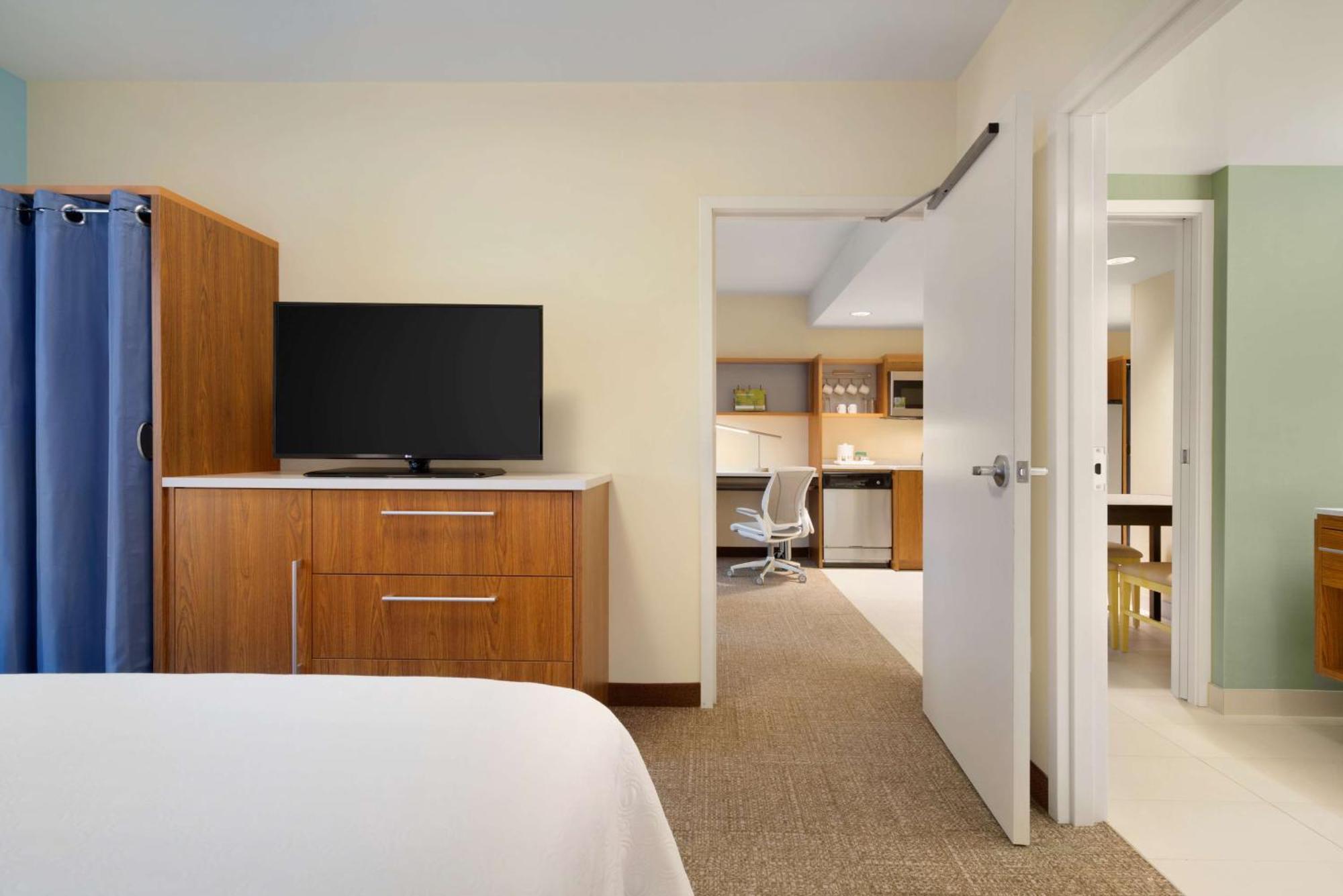 One-Bedroom King Suite - Non-Smoking