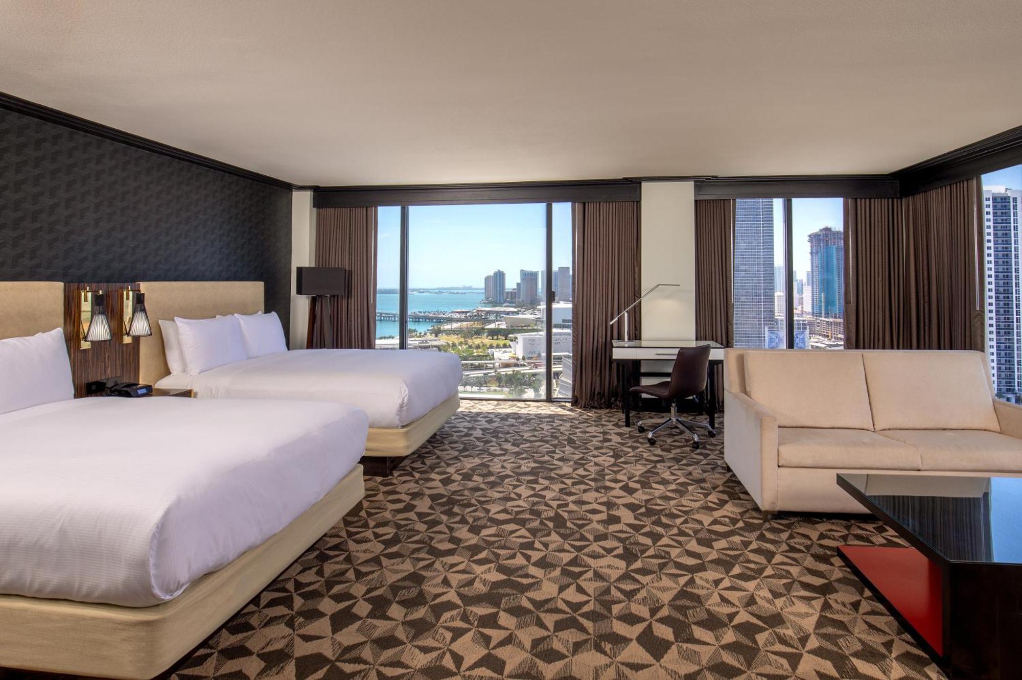 Suite Queen con 2 Letti Queen-Size e Vista Baia