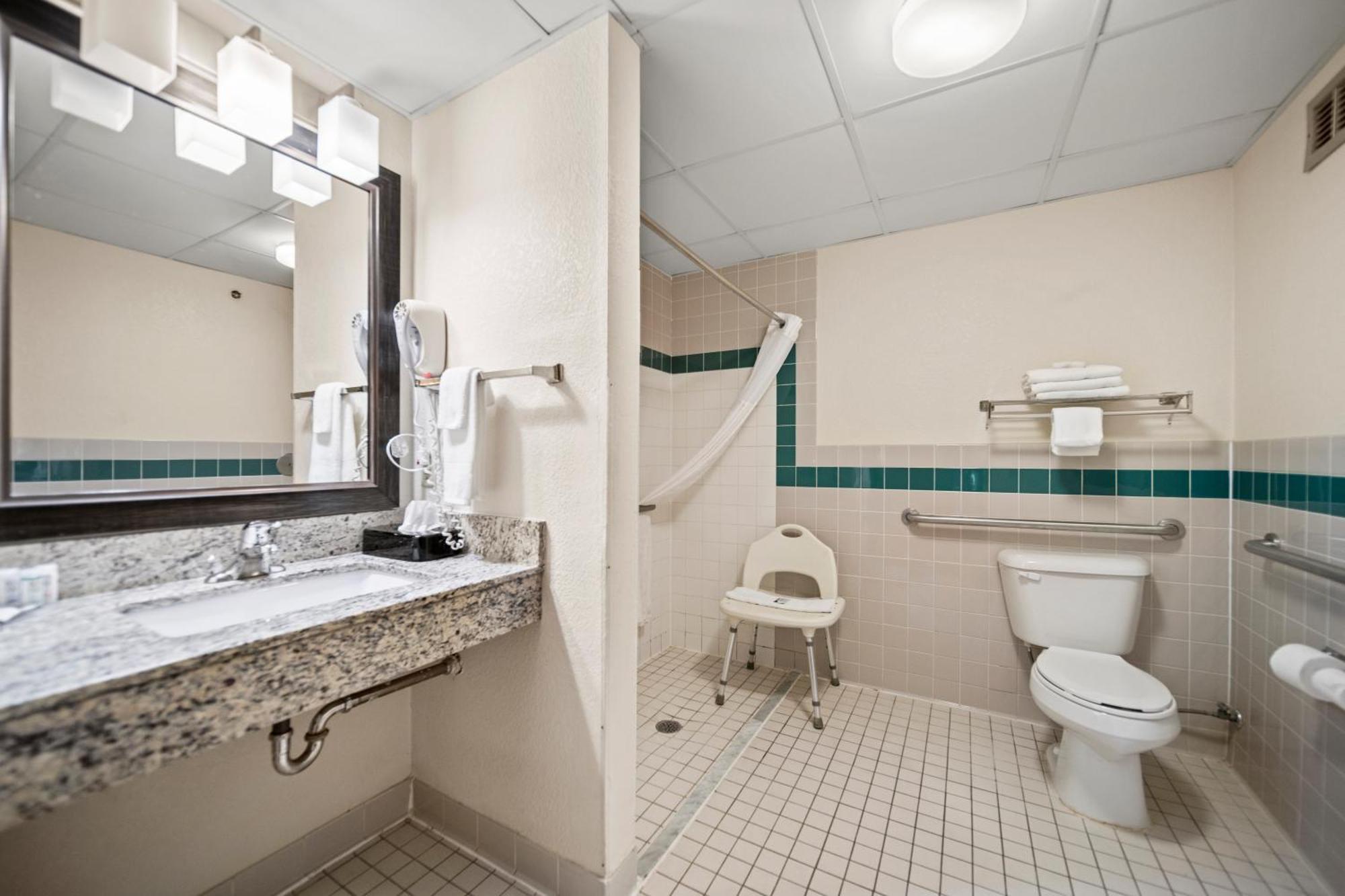 Queen Room with Two Queen Beds - Mobility Access/Non-Smoking
