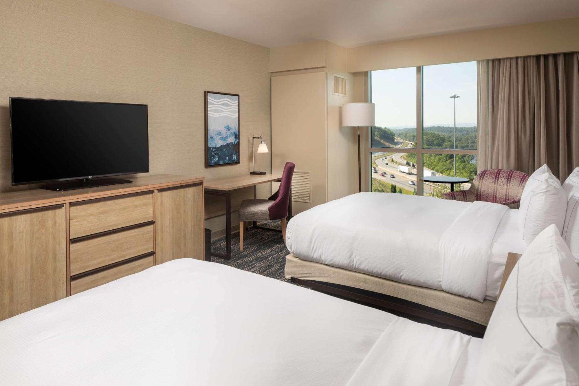 Queen Room Two Queen Beds River View