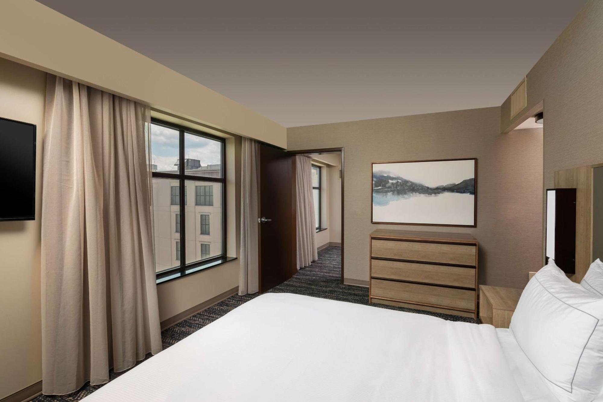 One-Bedroom King Suite with Sofa Bed,1551411577:JPEG