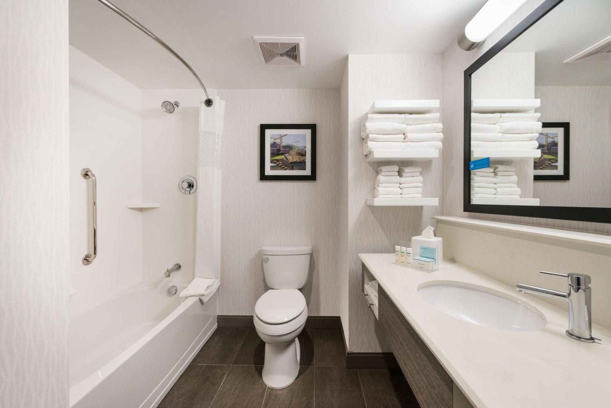 King Room Hearing Access or Non-Smoking