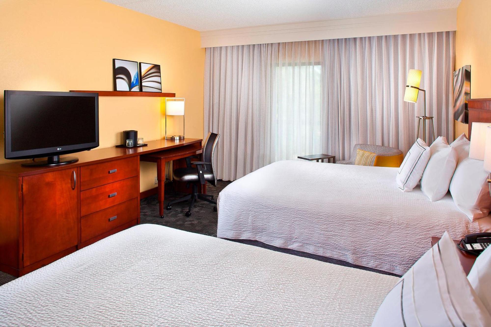 Double Room with Two Double Beds and Adapted Tub - Mobility and Hearing Accessible