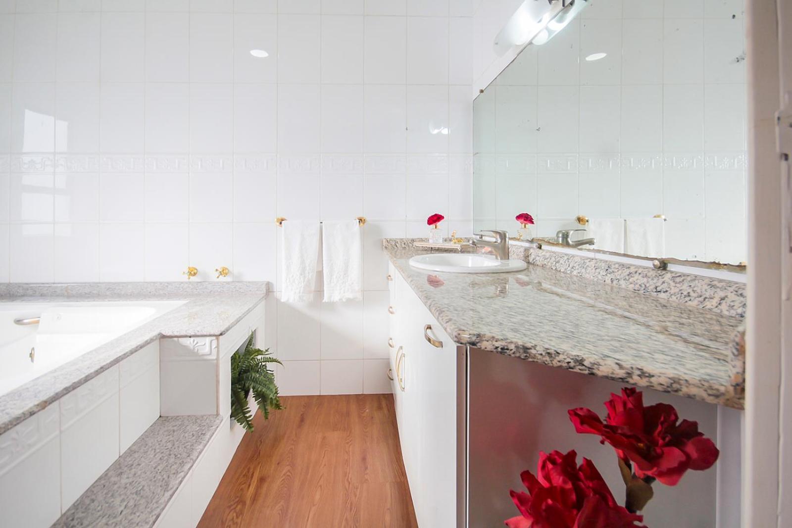 Deluxe Double Room Bath
