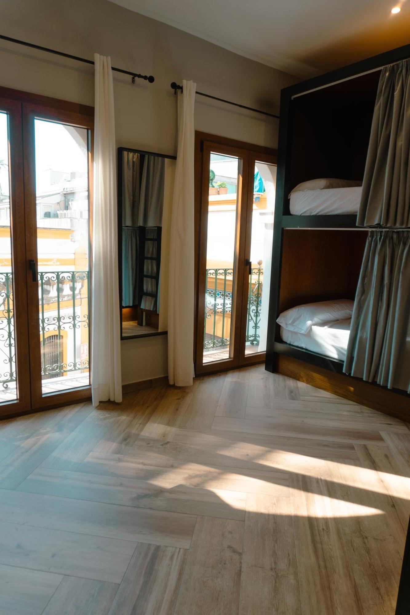 Bed 4-Bed Mixed Superior Dormitory Room private Bathroom coworking space