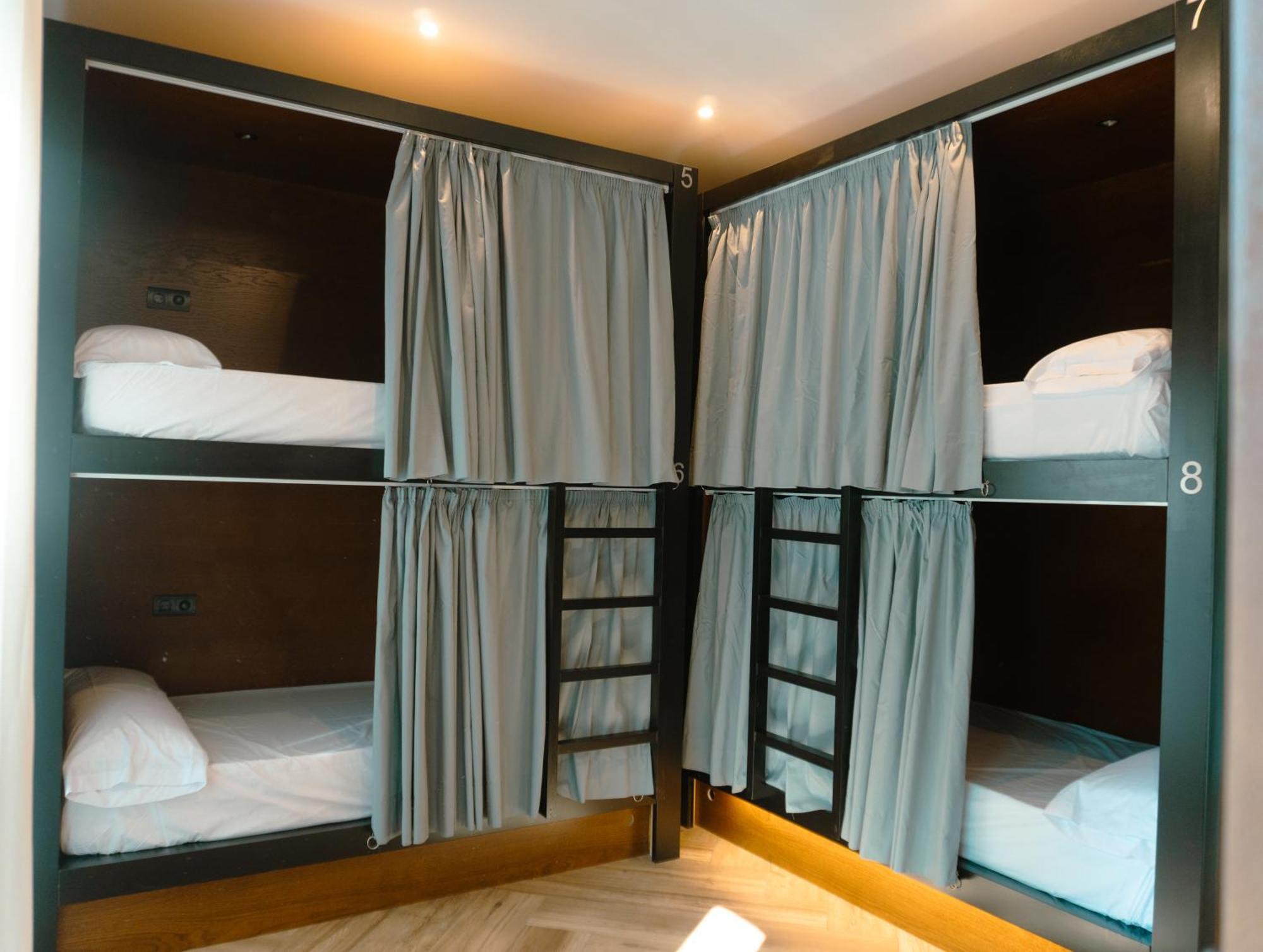 Bed 4-Bed Mixed Superior Dormitory Room private Bathroom coworking space