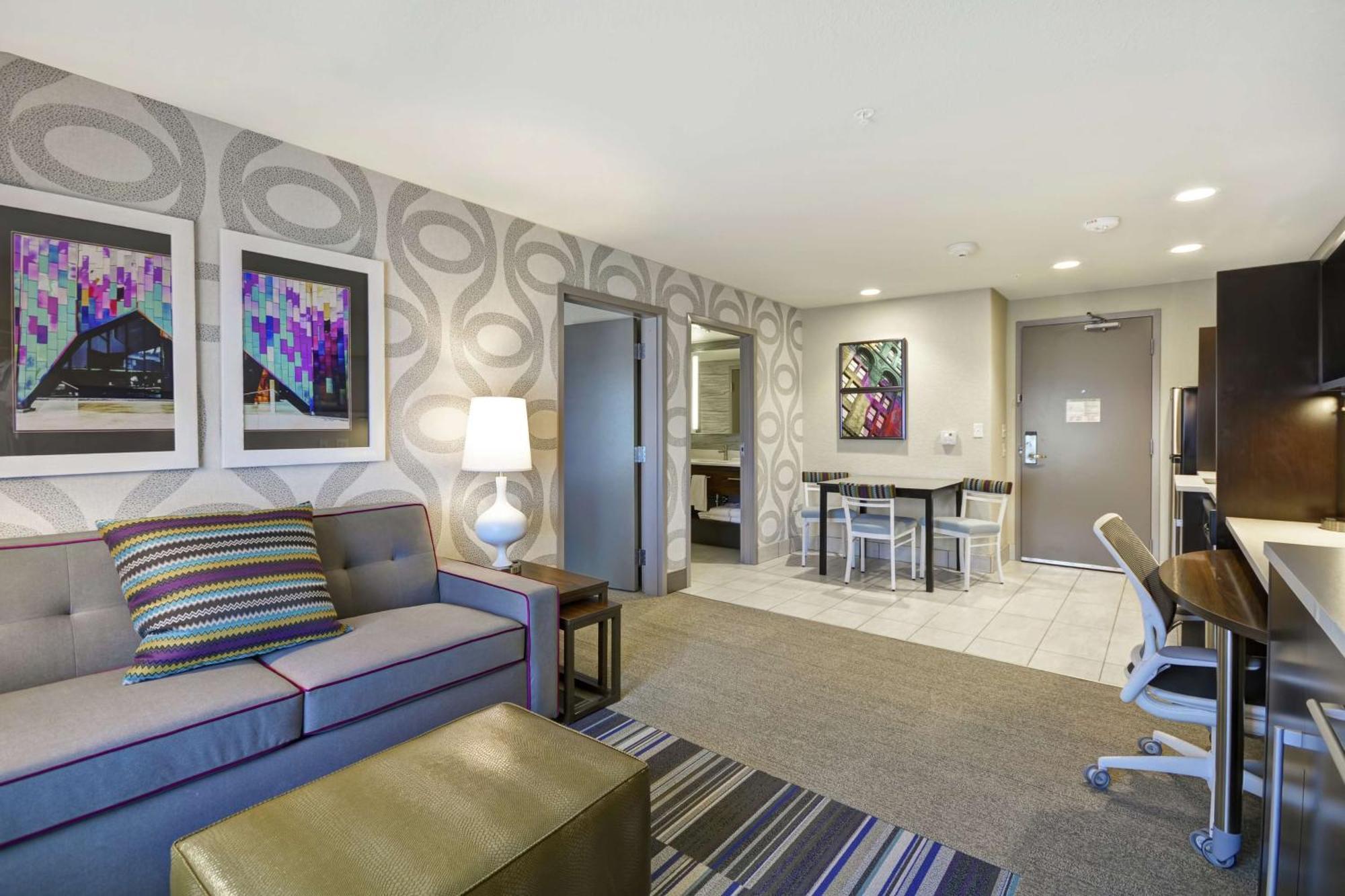 One-Bedroom King Suite - Non-Smoking,1557384586:JPEG