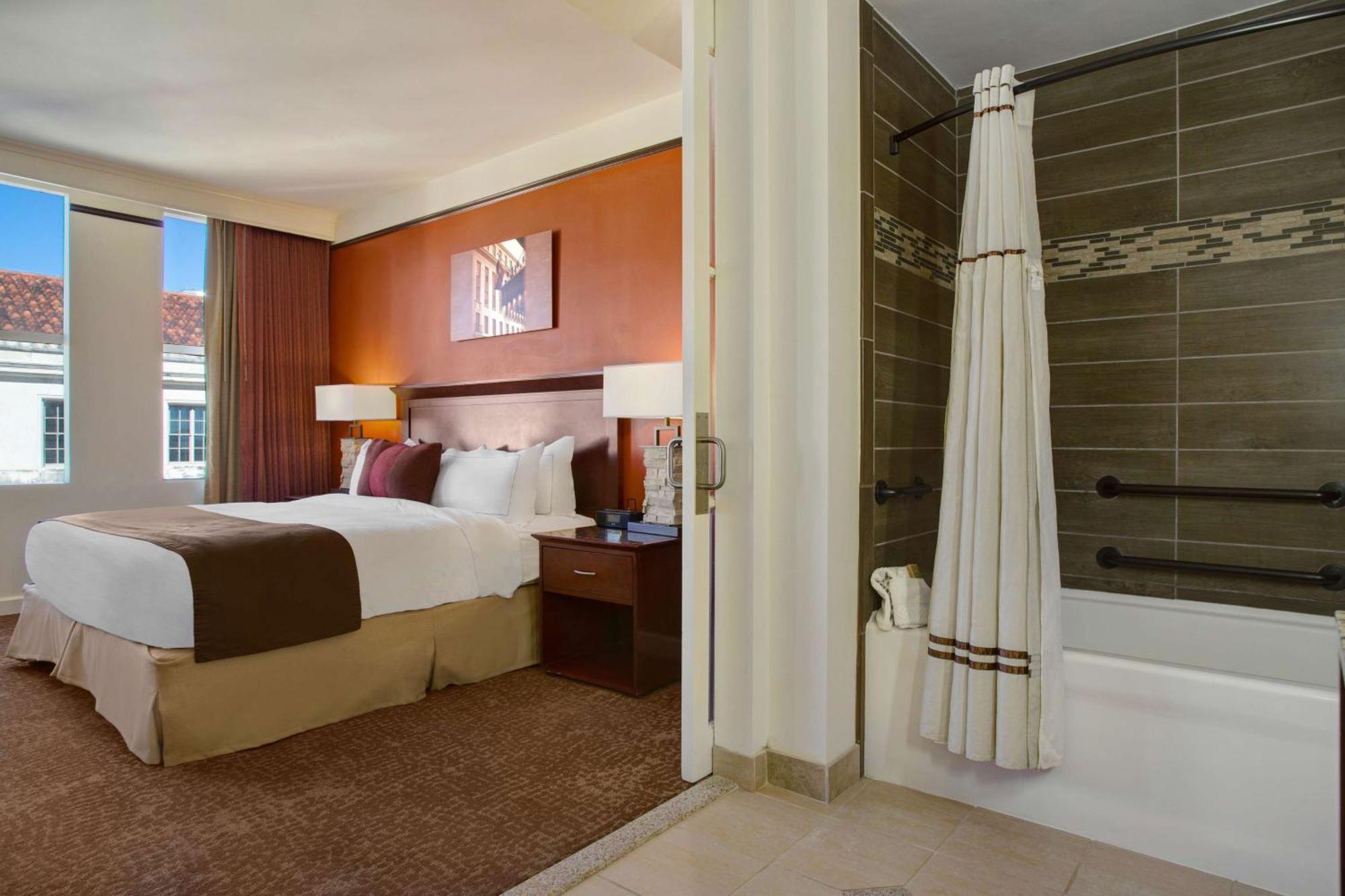 King Room Accessible Tub Mobility Hearing Access
