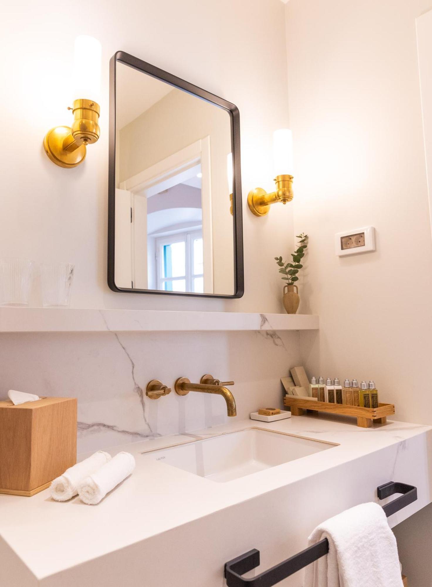 Junior Suite with Balcony,1584443685:JPEG