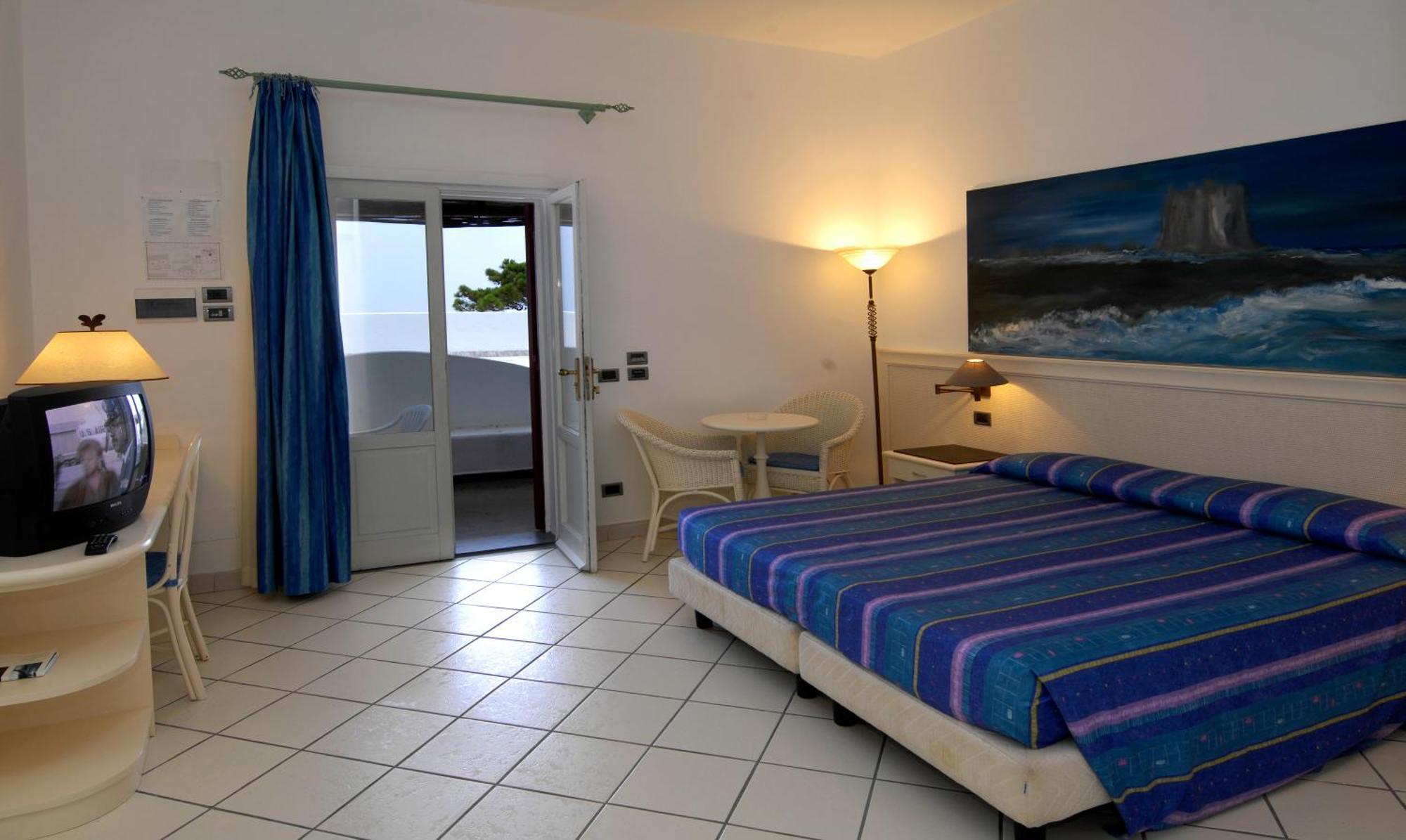 Double or Twin Room Sea View