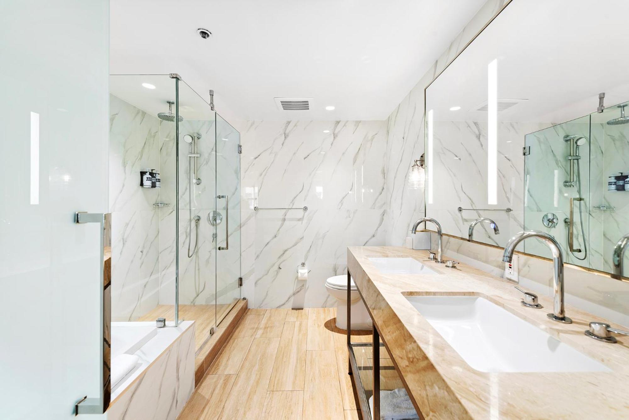 Deluxe Superior Bathtub