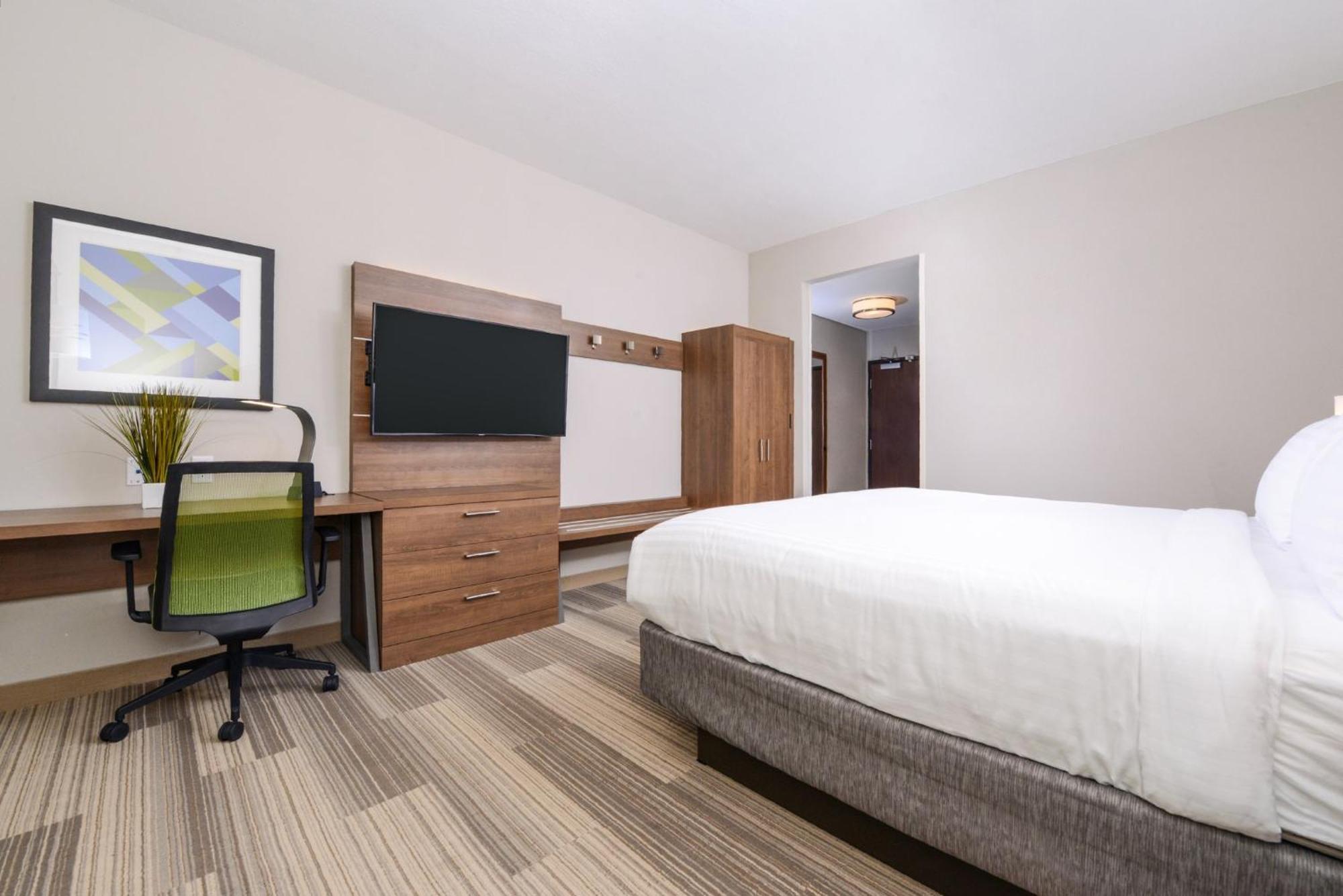 Standard King Room Mobility Accessible Roll Shower
