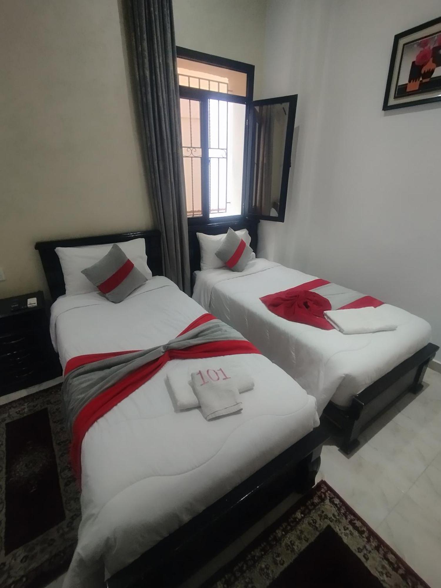 Twin Room,1643179068:JPEG