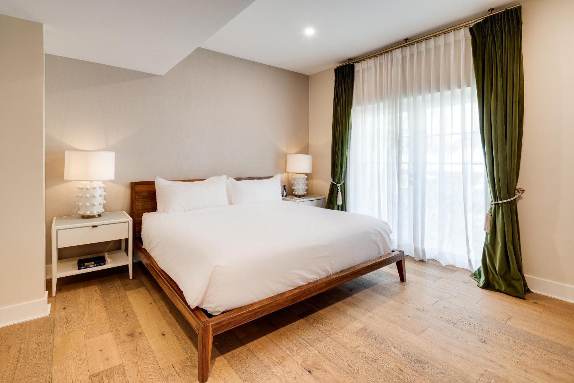 Junior King Suite with Balcony,1602329208:JPEG