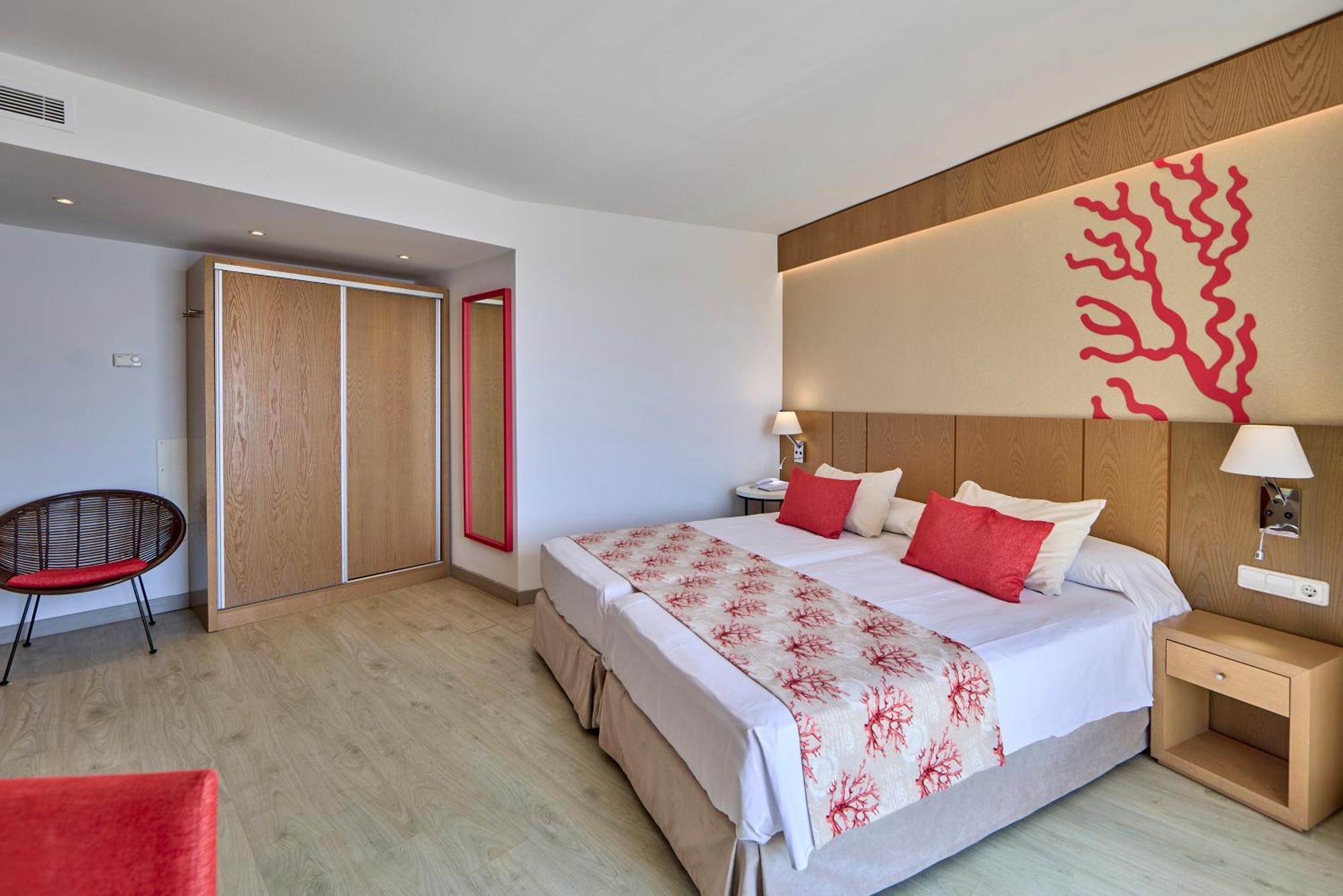Superior Room with Sea View (2 Adults + 2 Child)