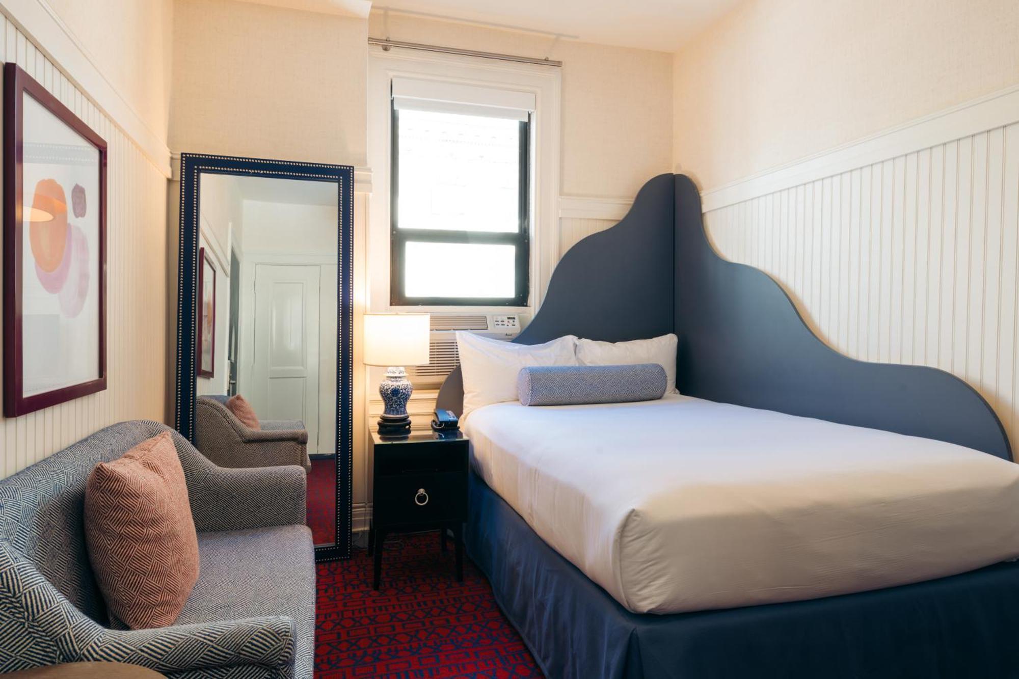 Room with One Double Bed,1275452593:JPEG