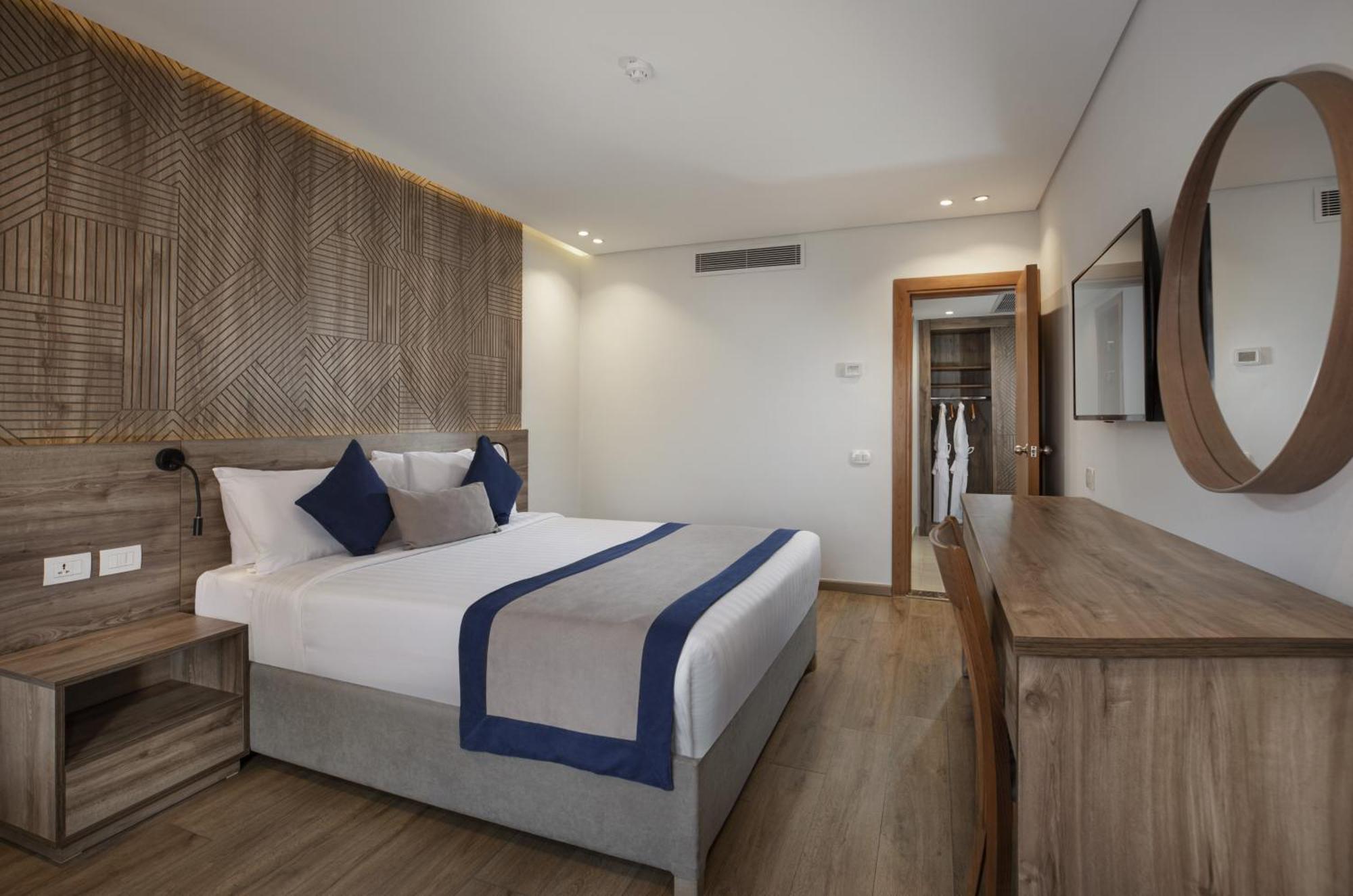 Deluxe One Bedroom Suite