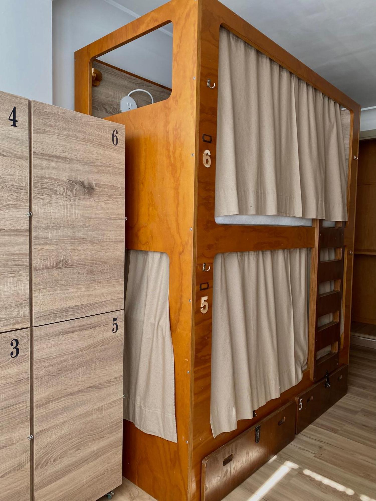 Bed 6-Bed Dormitory Room