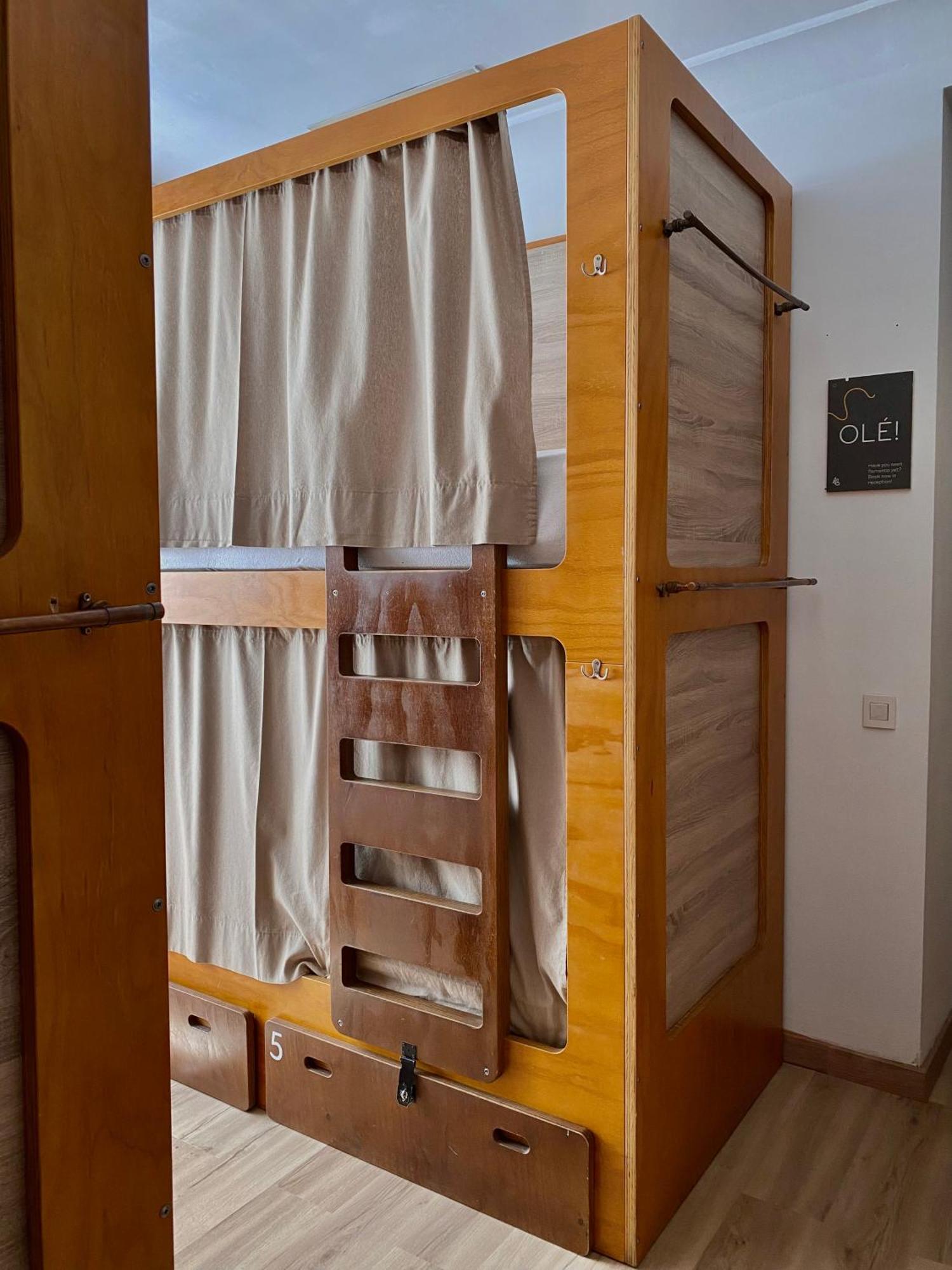 Bed 6-Bed Dormitory Room
