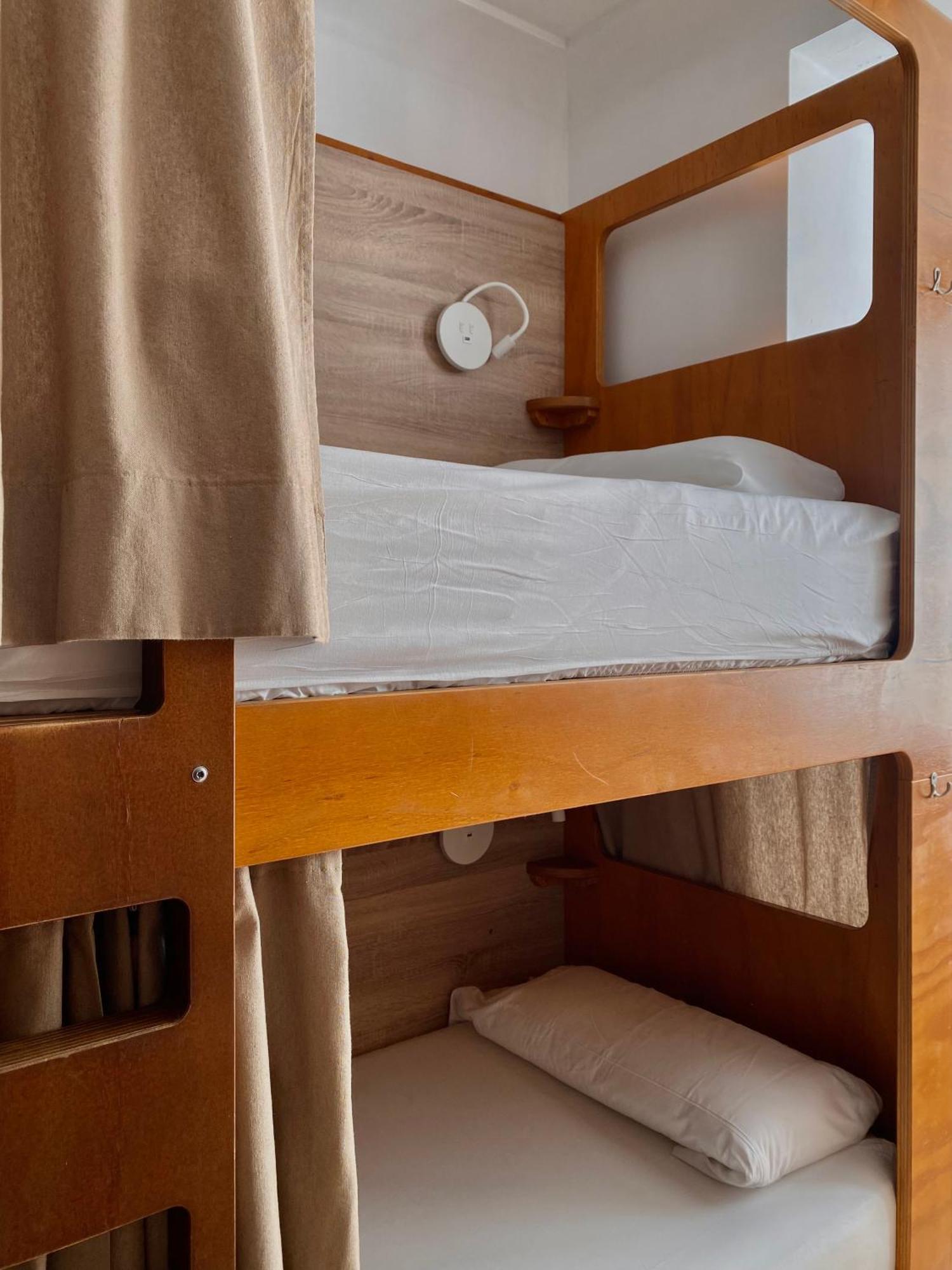 Bed 6-Bed Dormitory Room