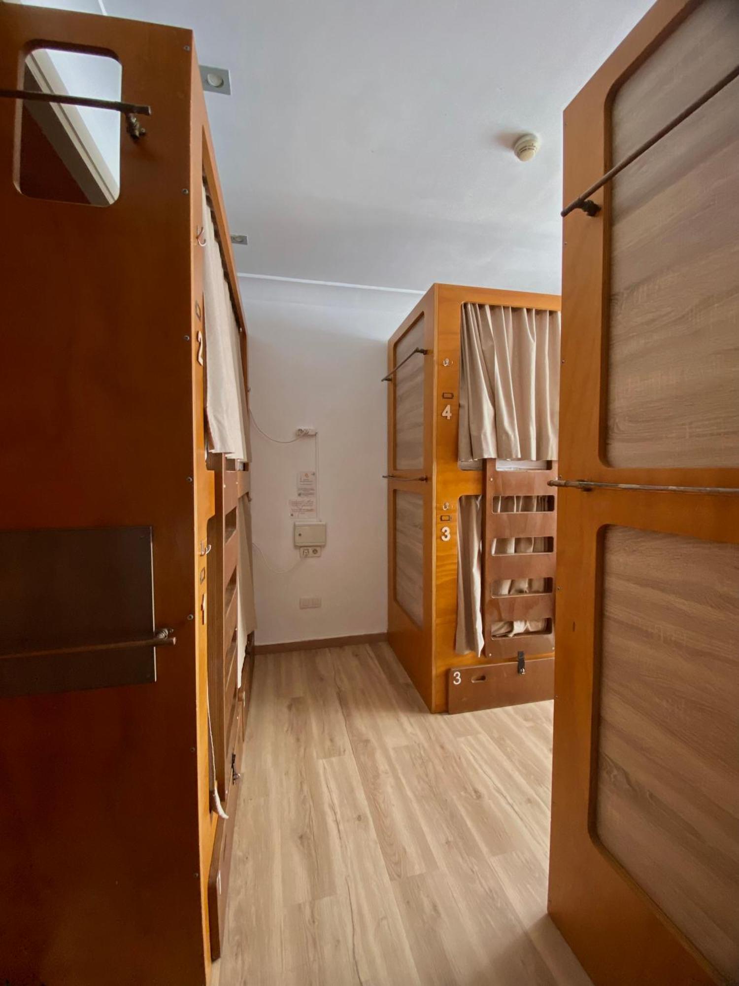 Bed 6-Bed Dormitory Room