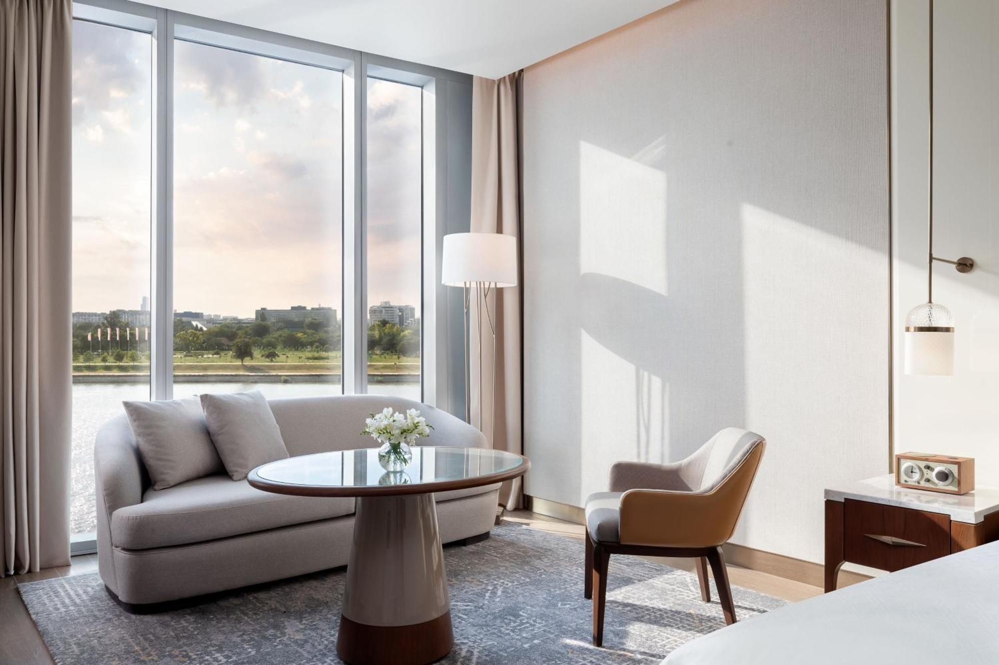 Deluxe King Room City View