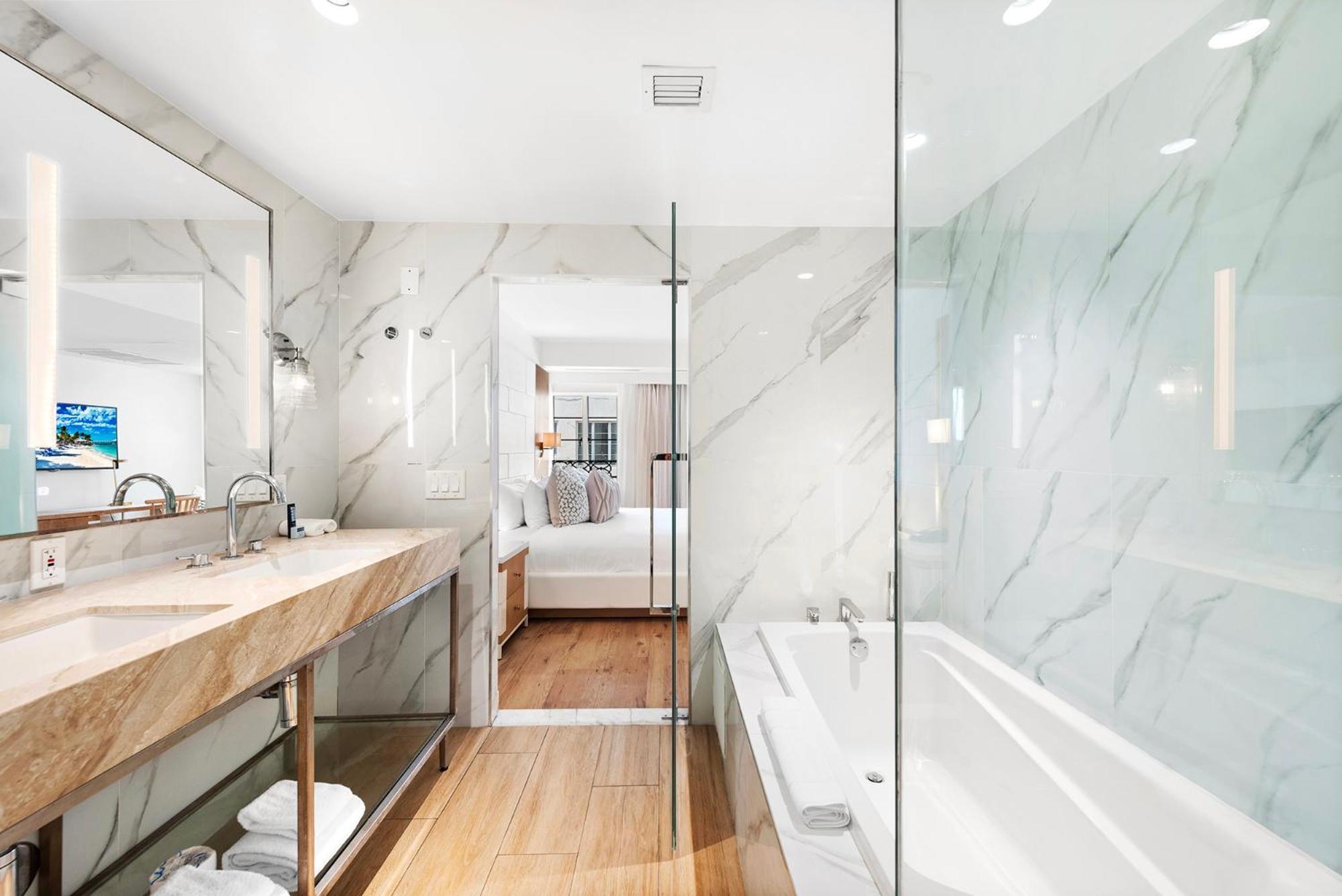 Deluxe Superior Bathtub