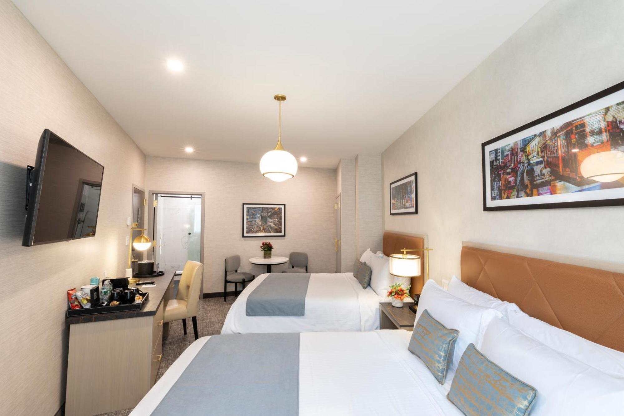 Deluxe Two Queens Room