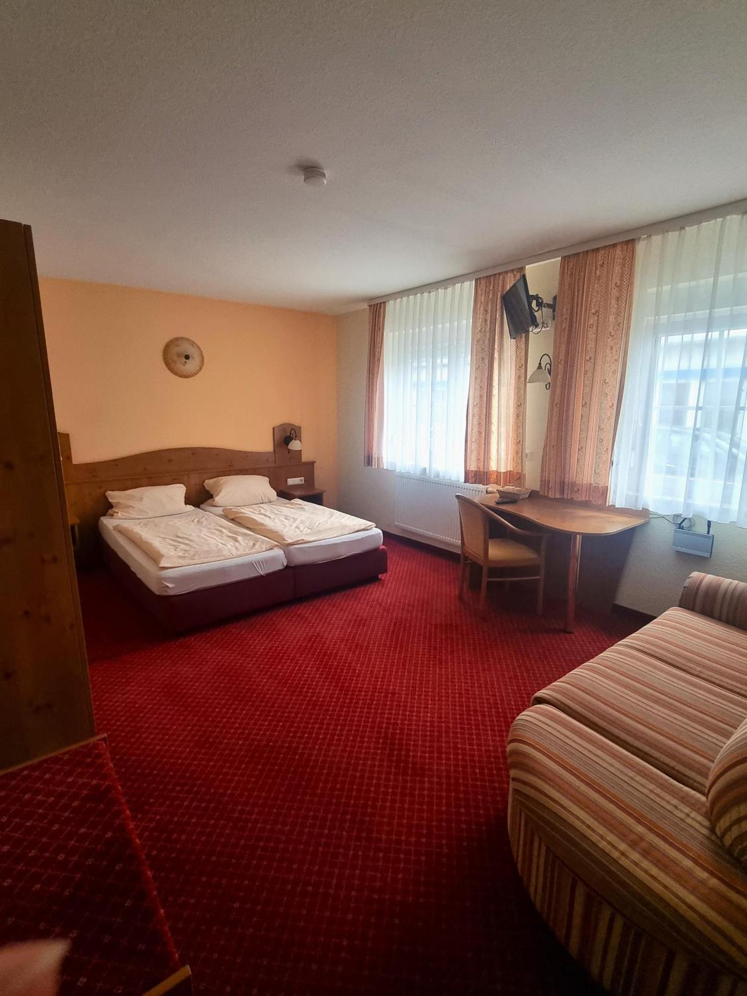 Dreibettzimmer mit eigenem Bad