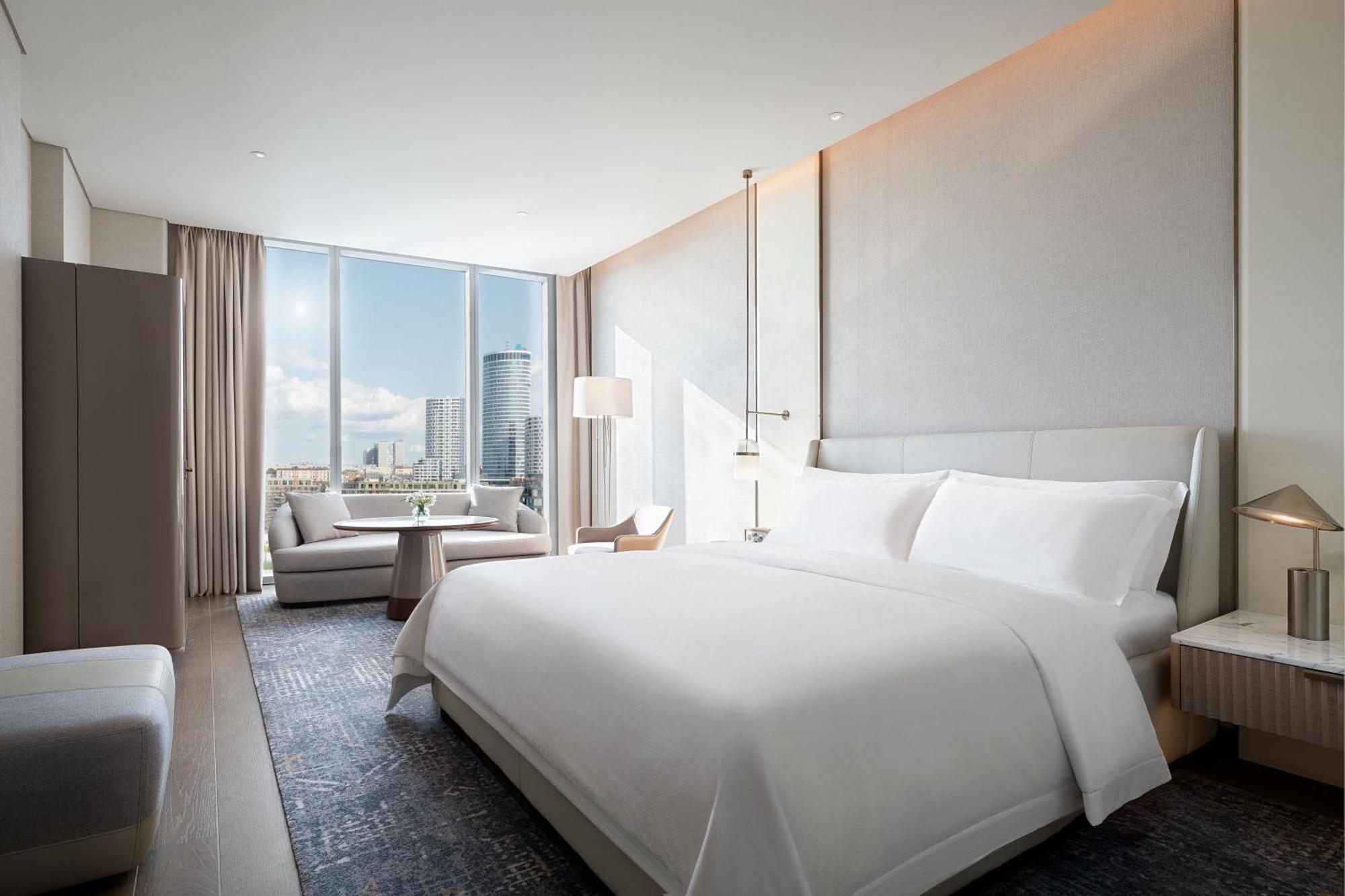 Deluxe King Room City View