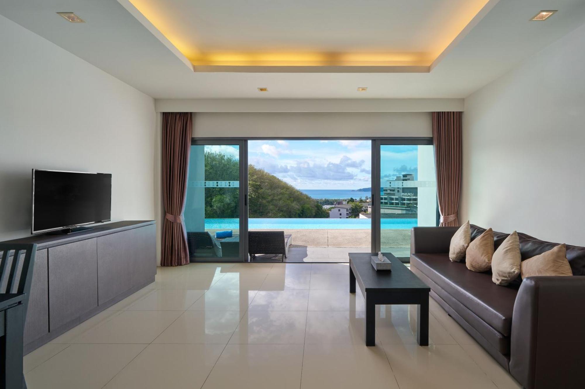 One Bedroom Suite Pool Access Seaview