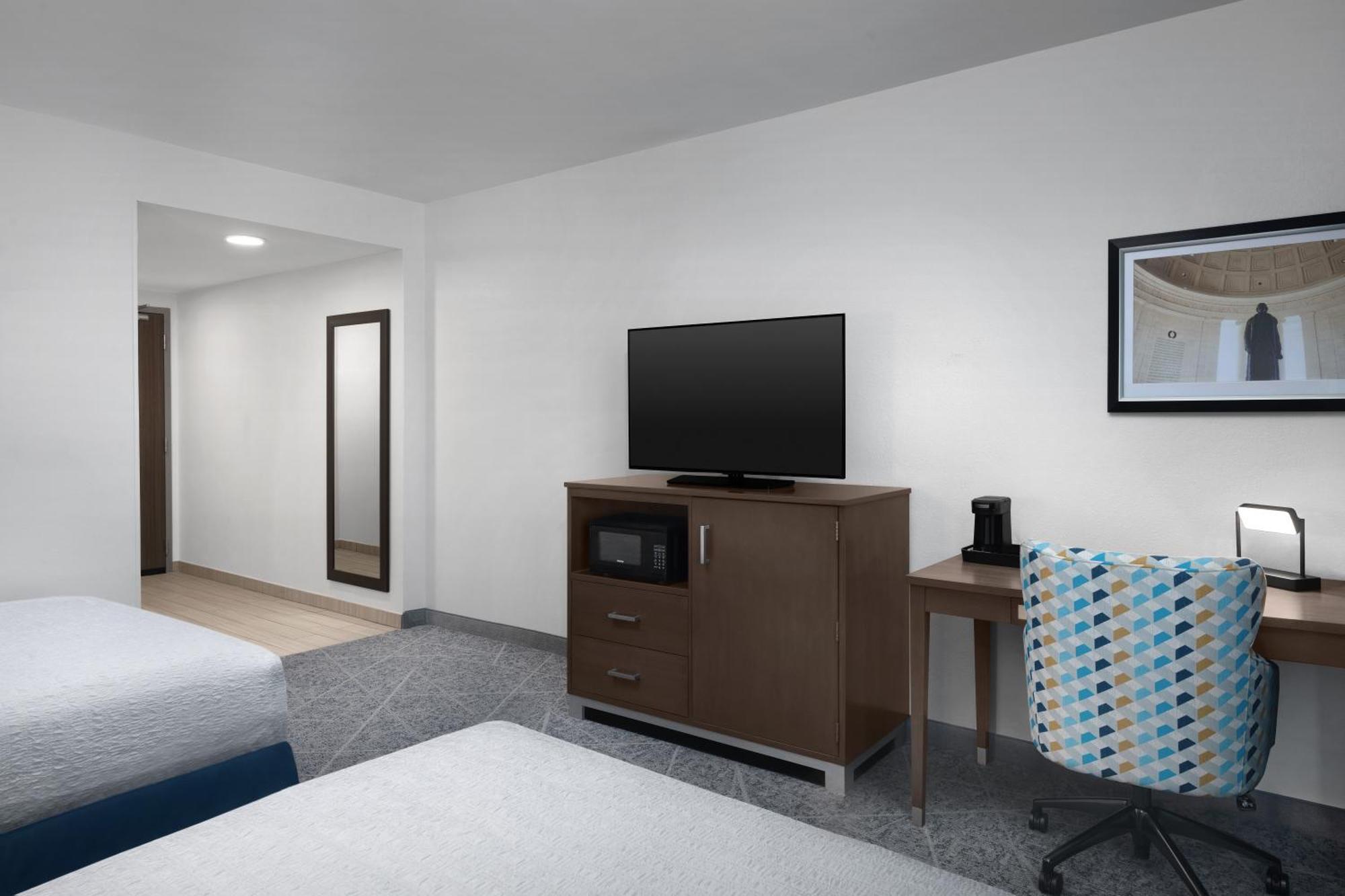 Queen Room with Two Queen Beds - Mobility and Hearing Access/Non-Smoking,1637738993:JPEG