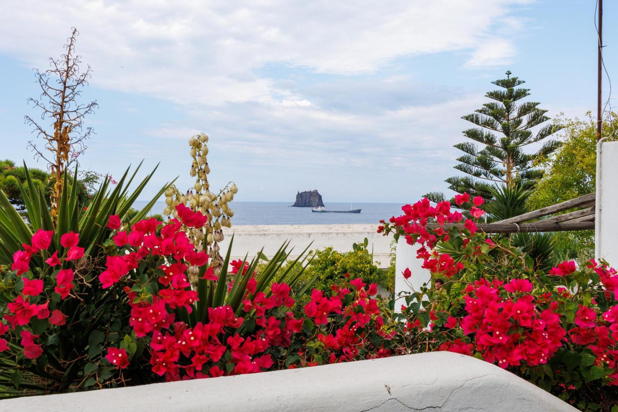 Double or Twin Room Sea View