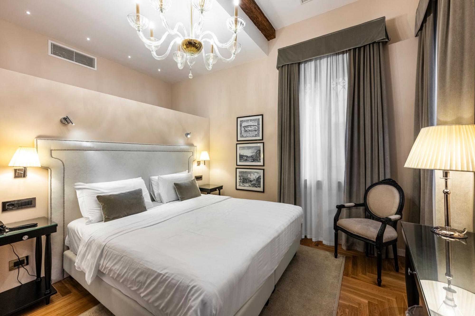 Deluxe Double or Twin Room Canal View Annex