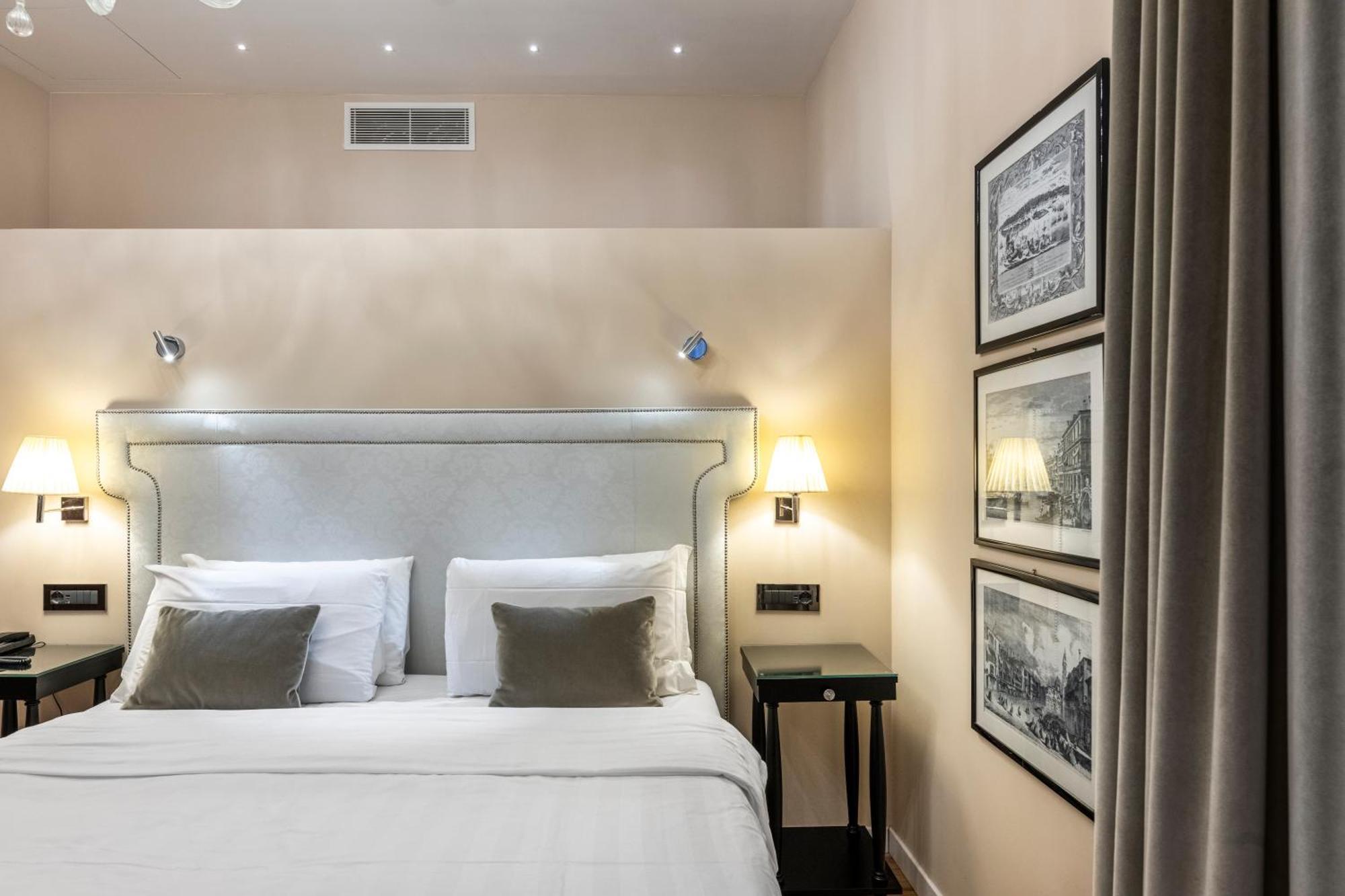 Deluxe Double or Twin Room Canal View Annex