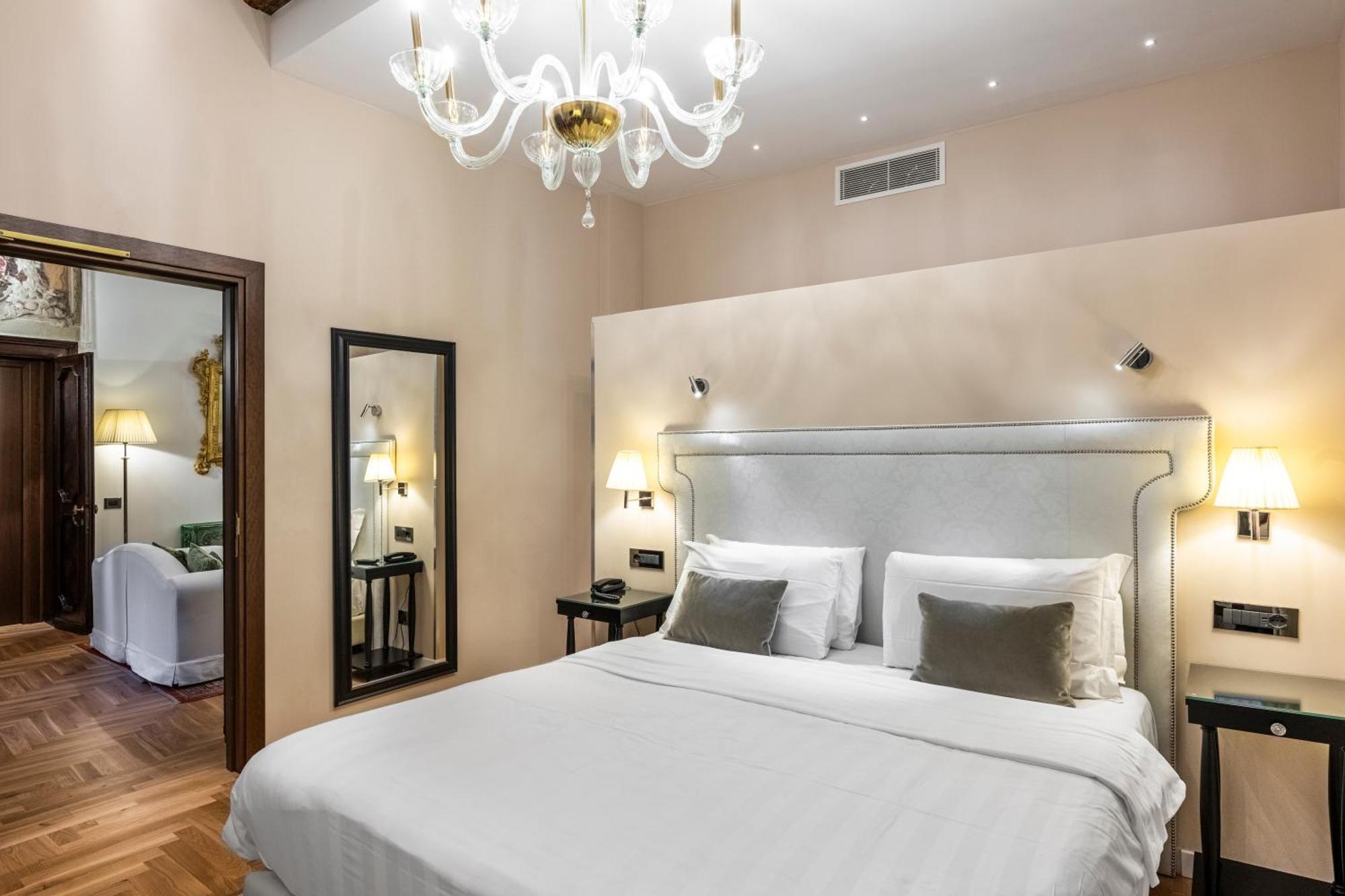 Deluxe Double or Twin Room Canal View Annex