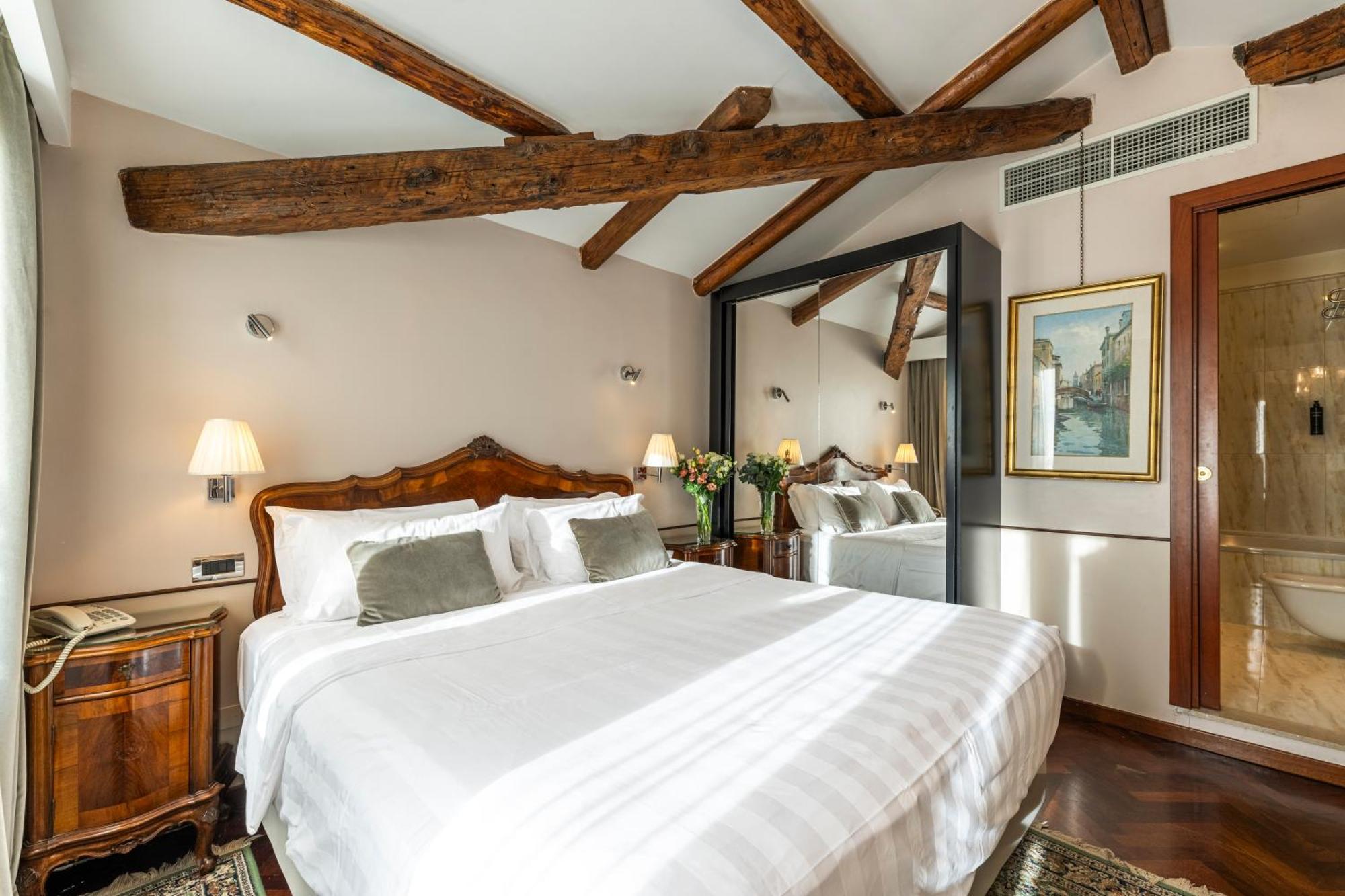 Double Room Terrace Canal View