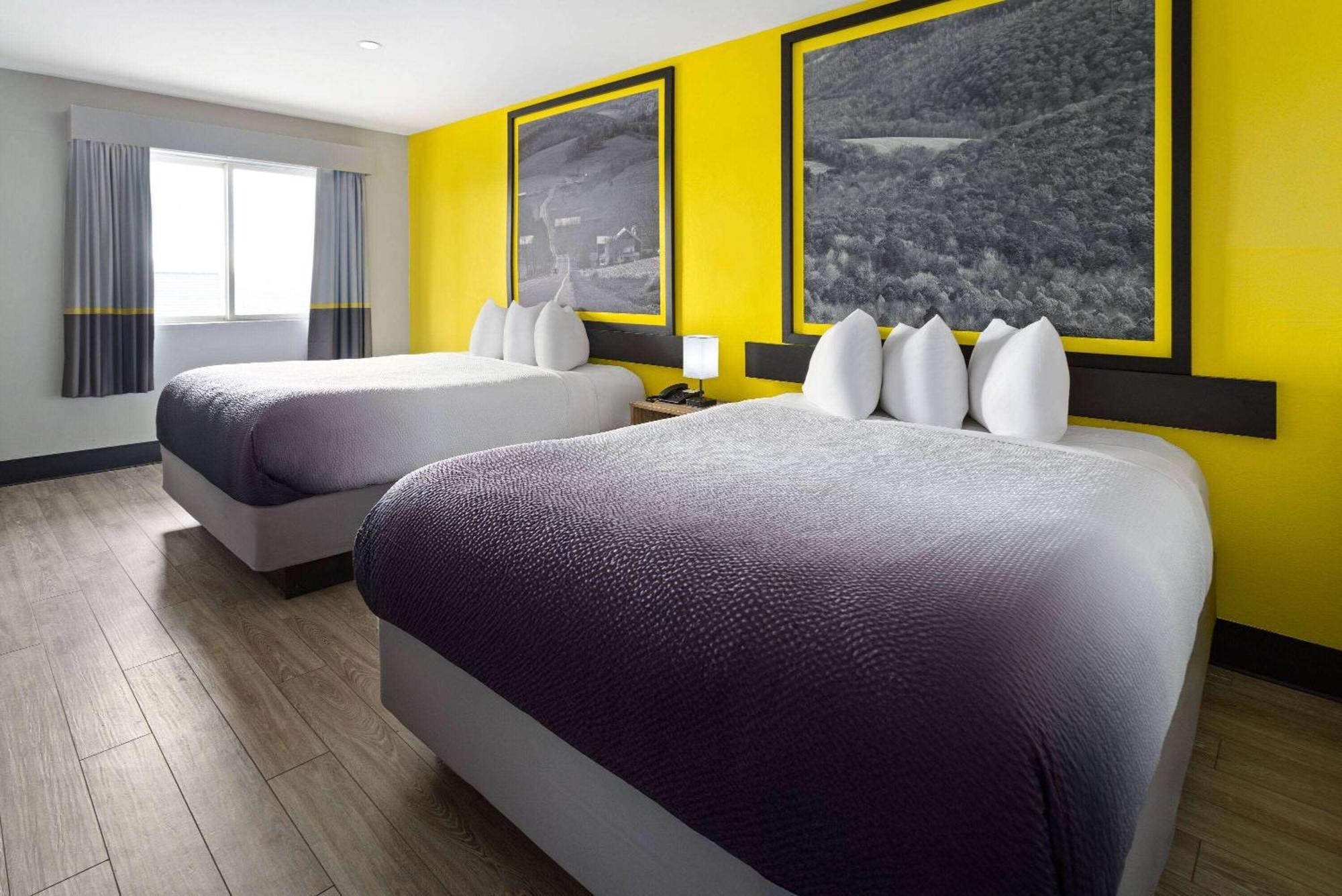 Queen Room with Two Queen Beds - Smoking,1643768137:JPEG