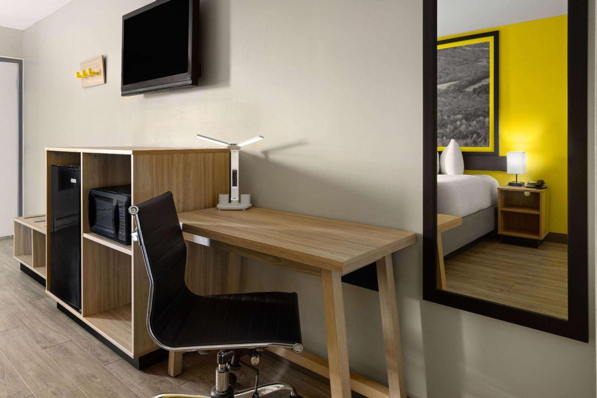 King Room - Smoking,1643768141:JPEG