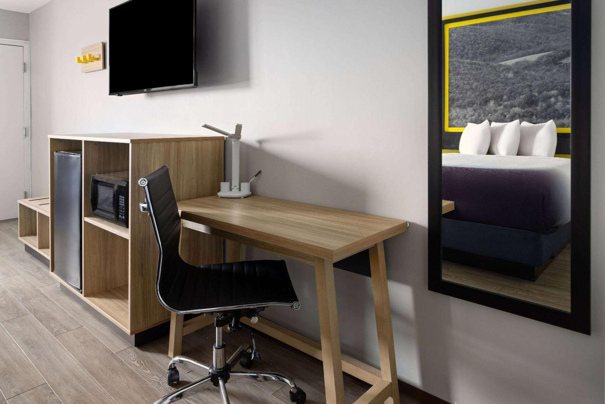 Queen Room with Two Queen Beds - Non-Smoking,1643768144:JPEG