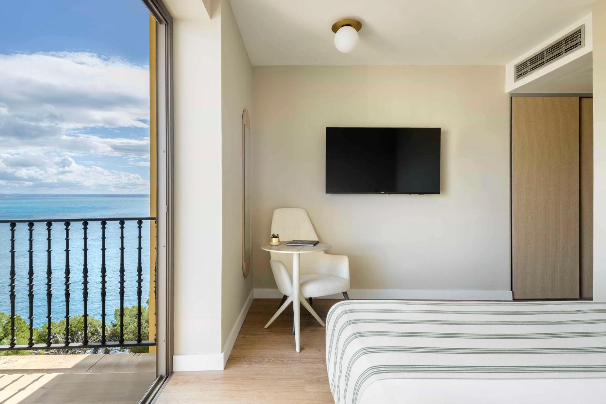 Superior Double with Partial Sea View